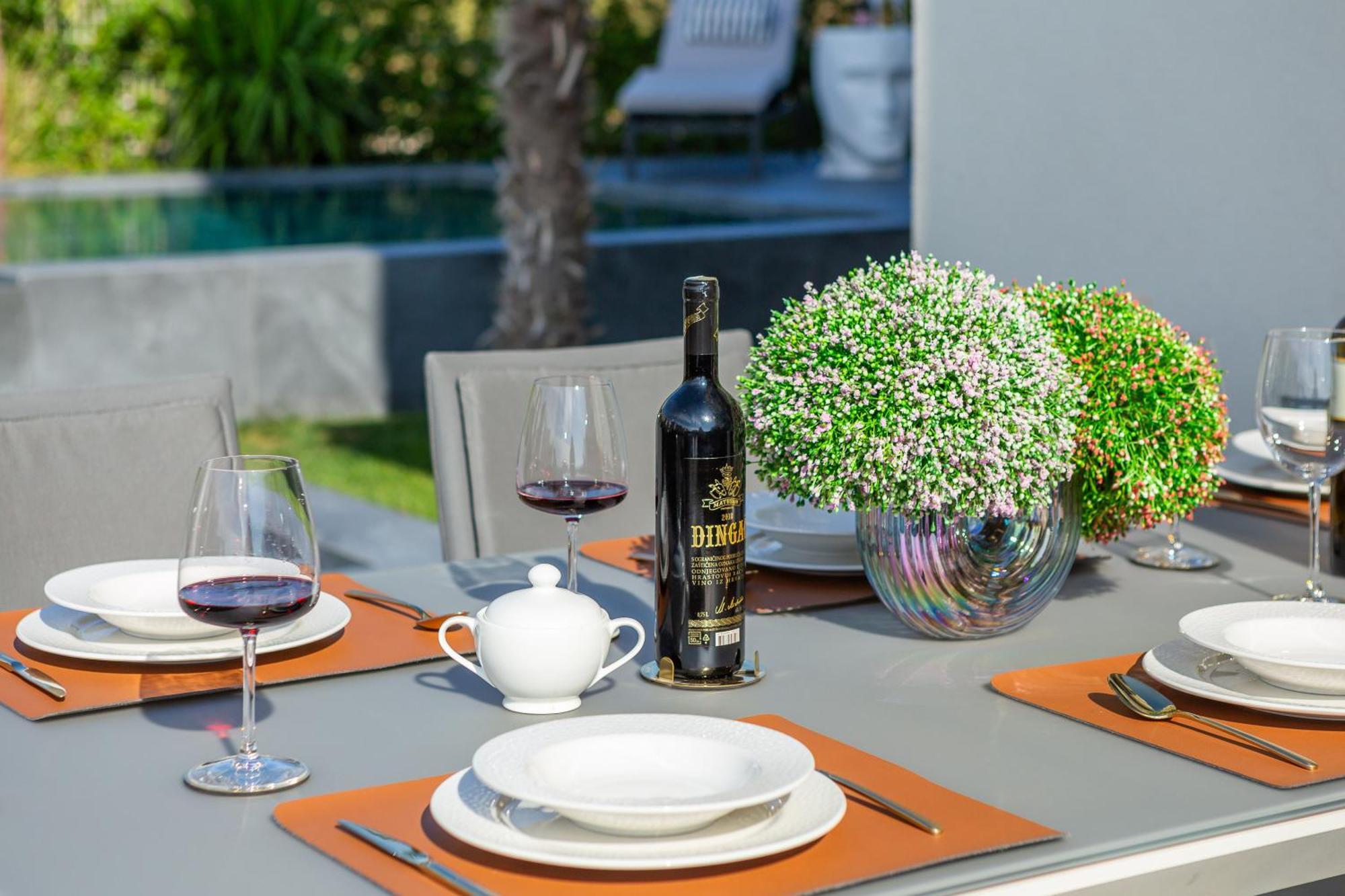 Enjoyer - Seafront With Private Heated Pool *