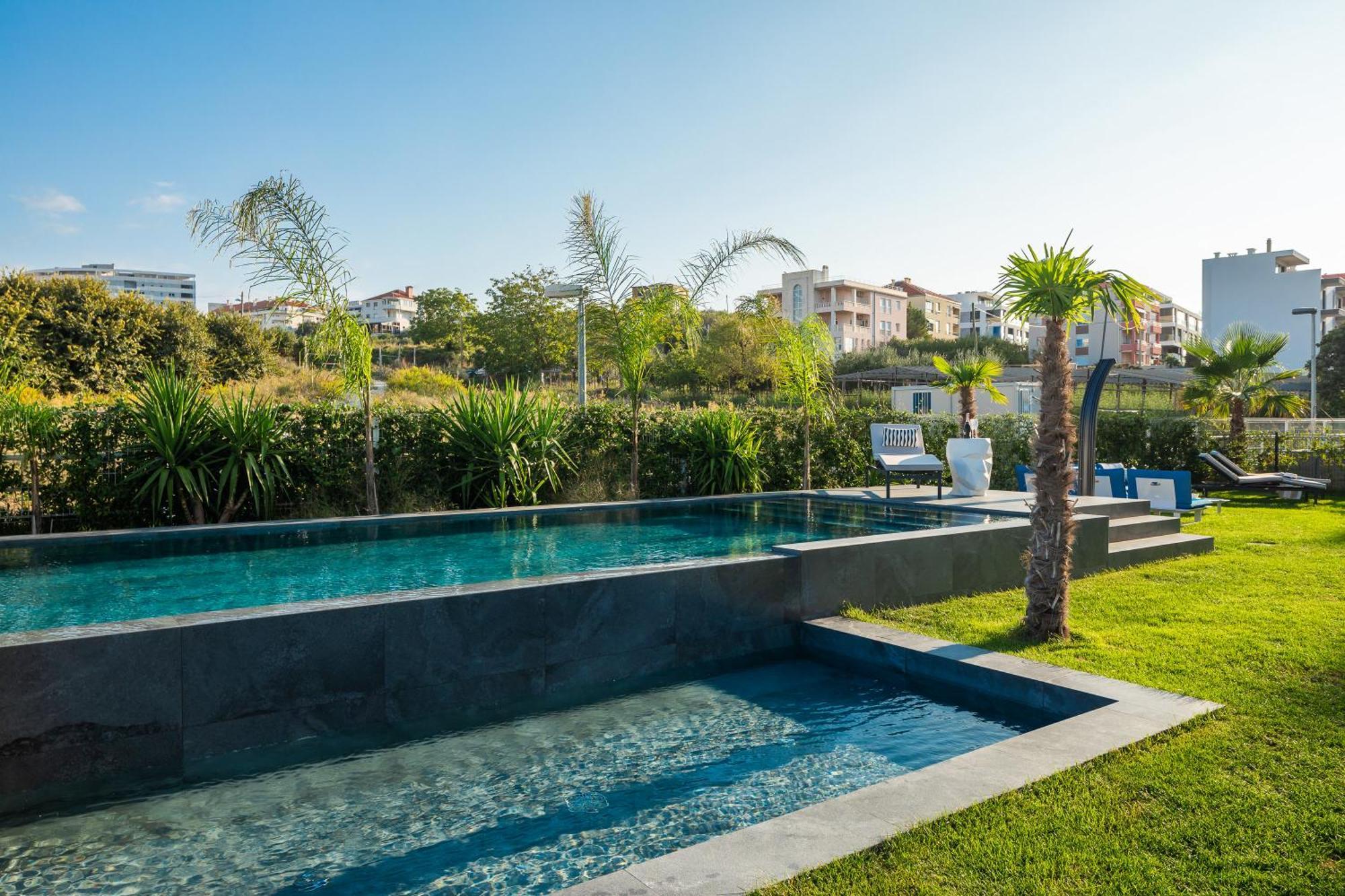 Villa Enjoyer - Seafront With Private Heated Pool