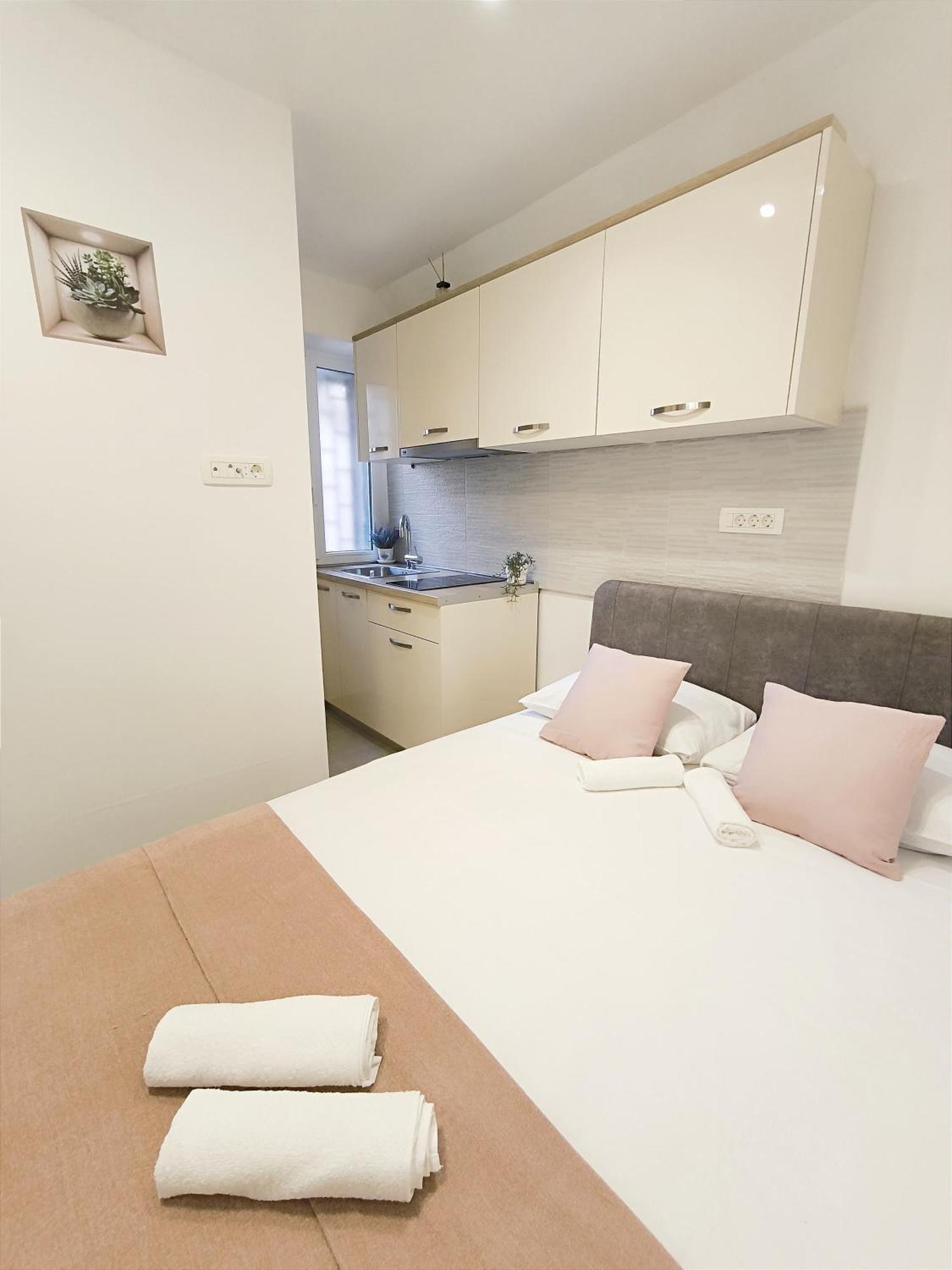 Apartment Studio & Niko *