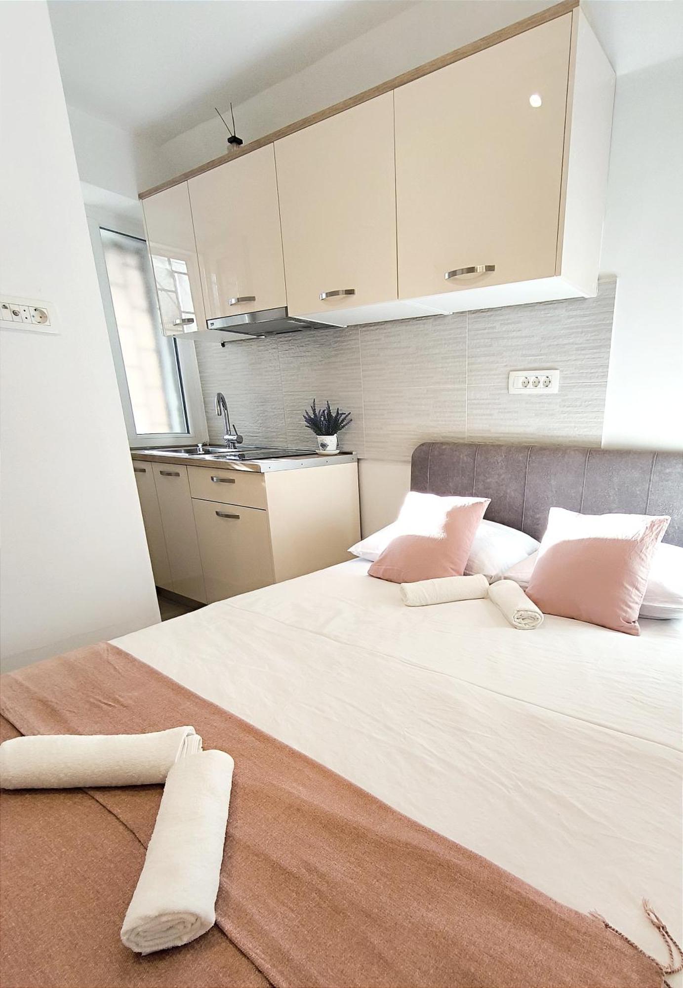 Studio & Niko Apartment *
