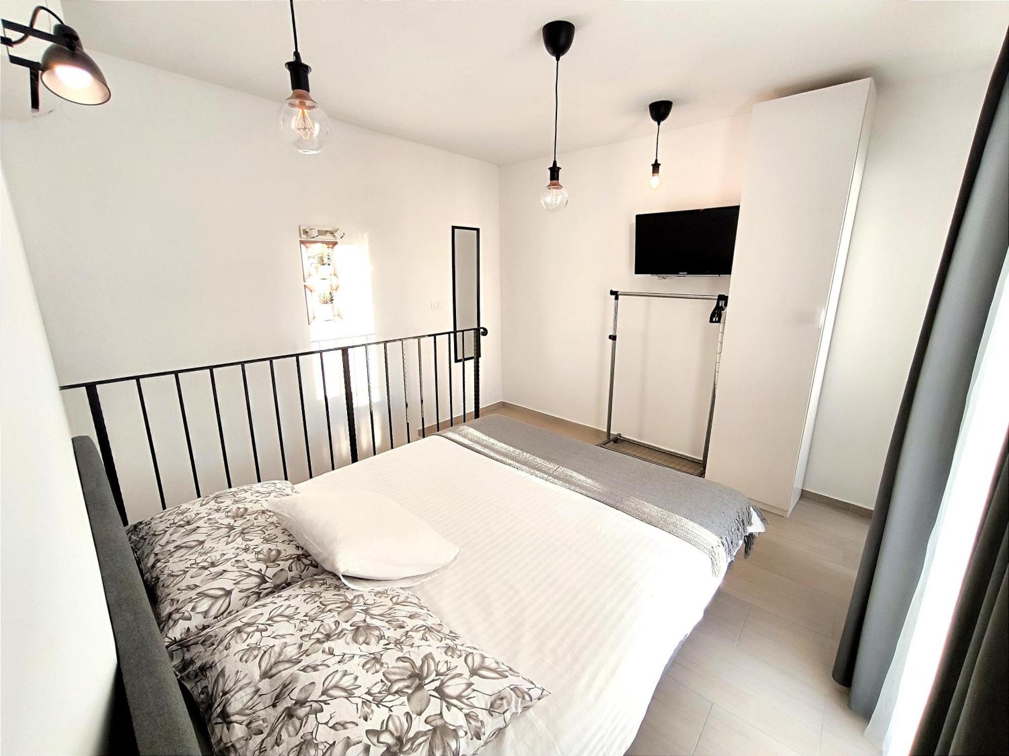 Studio & Niko Apartment *
