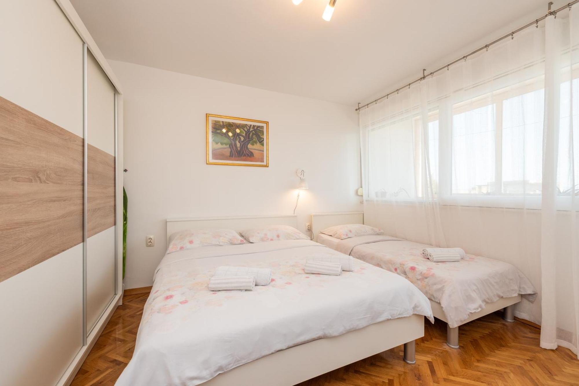 Happy Apartment