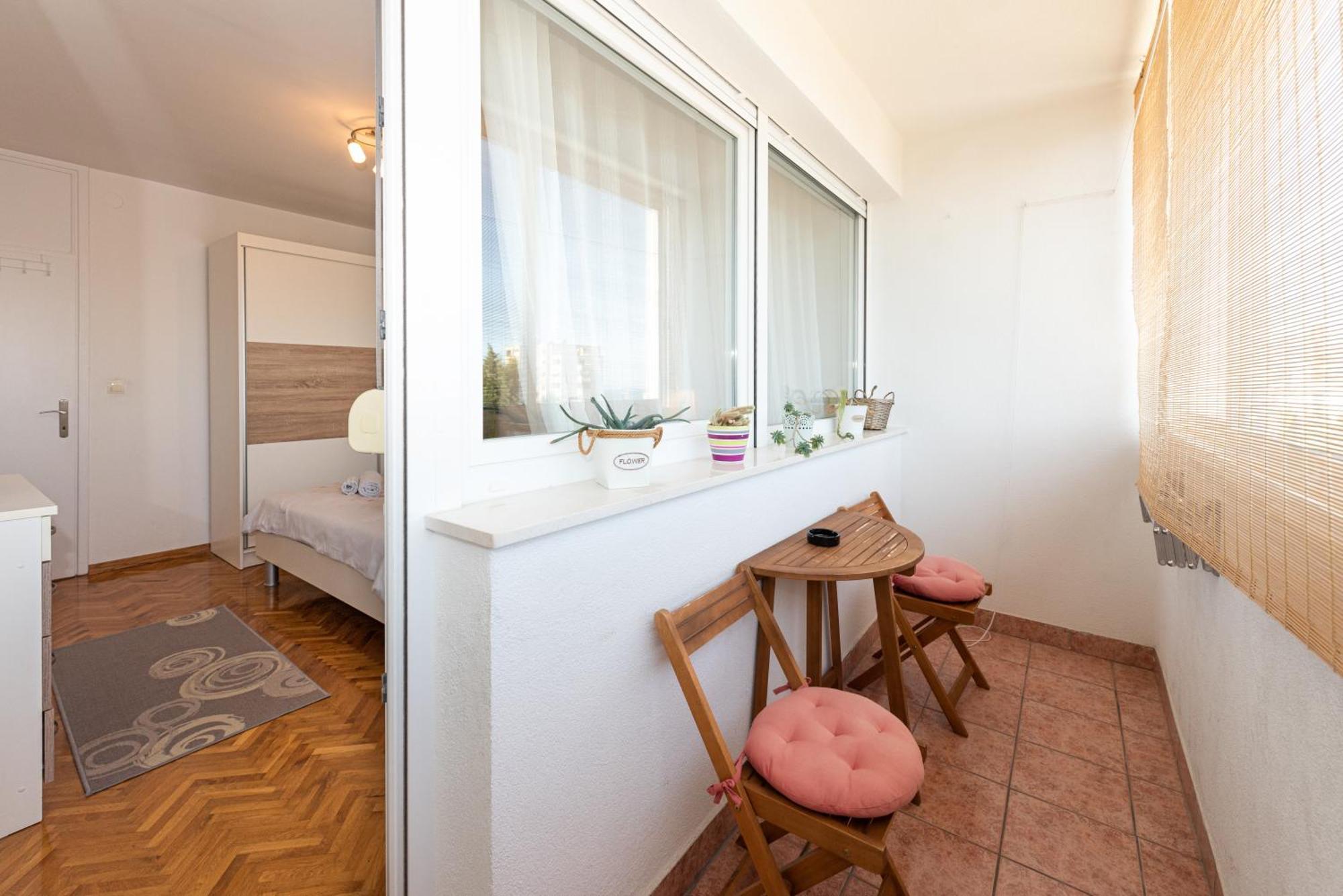 Happy Apartment