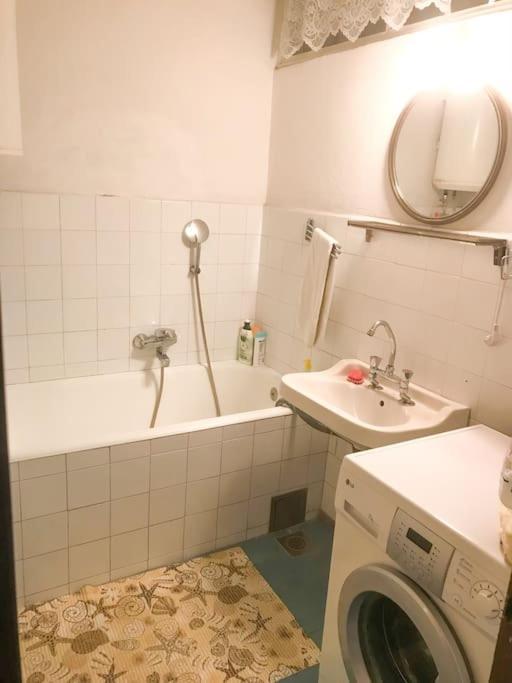 Specious - Center Of Apartment