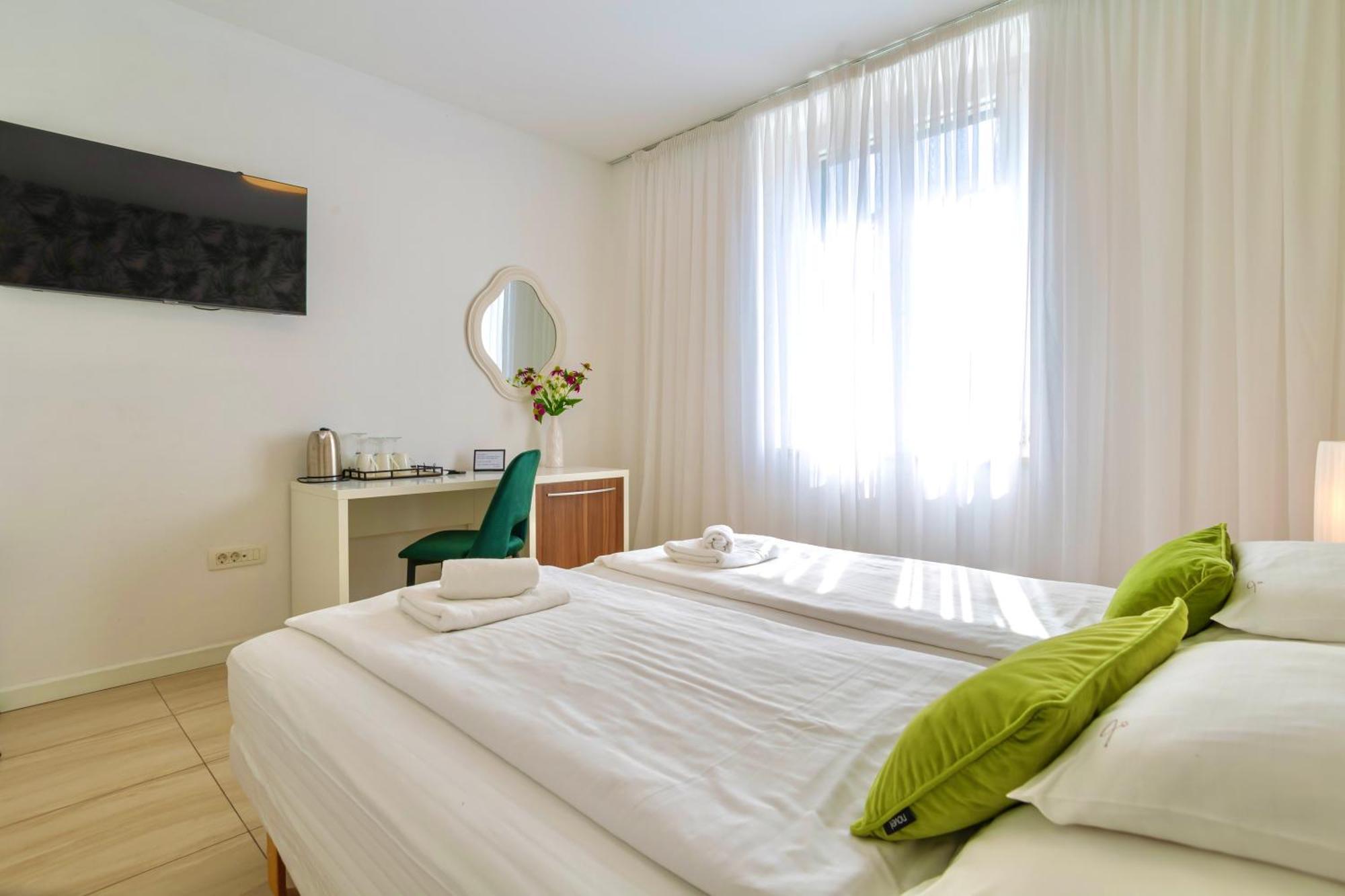 Apartments & Rooms Graso Apartment *