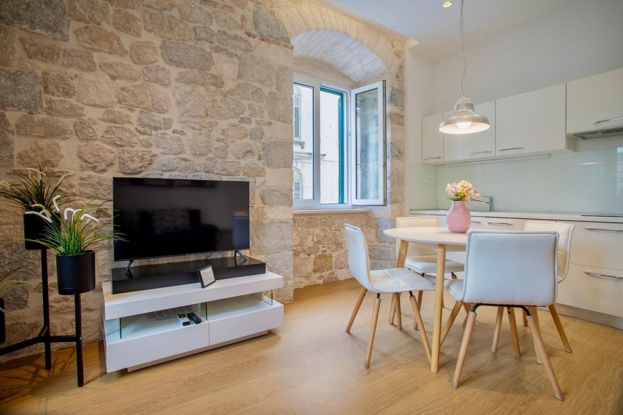 Apartments & Rooms Graso