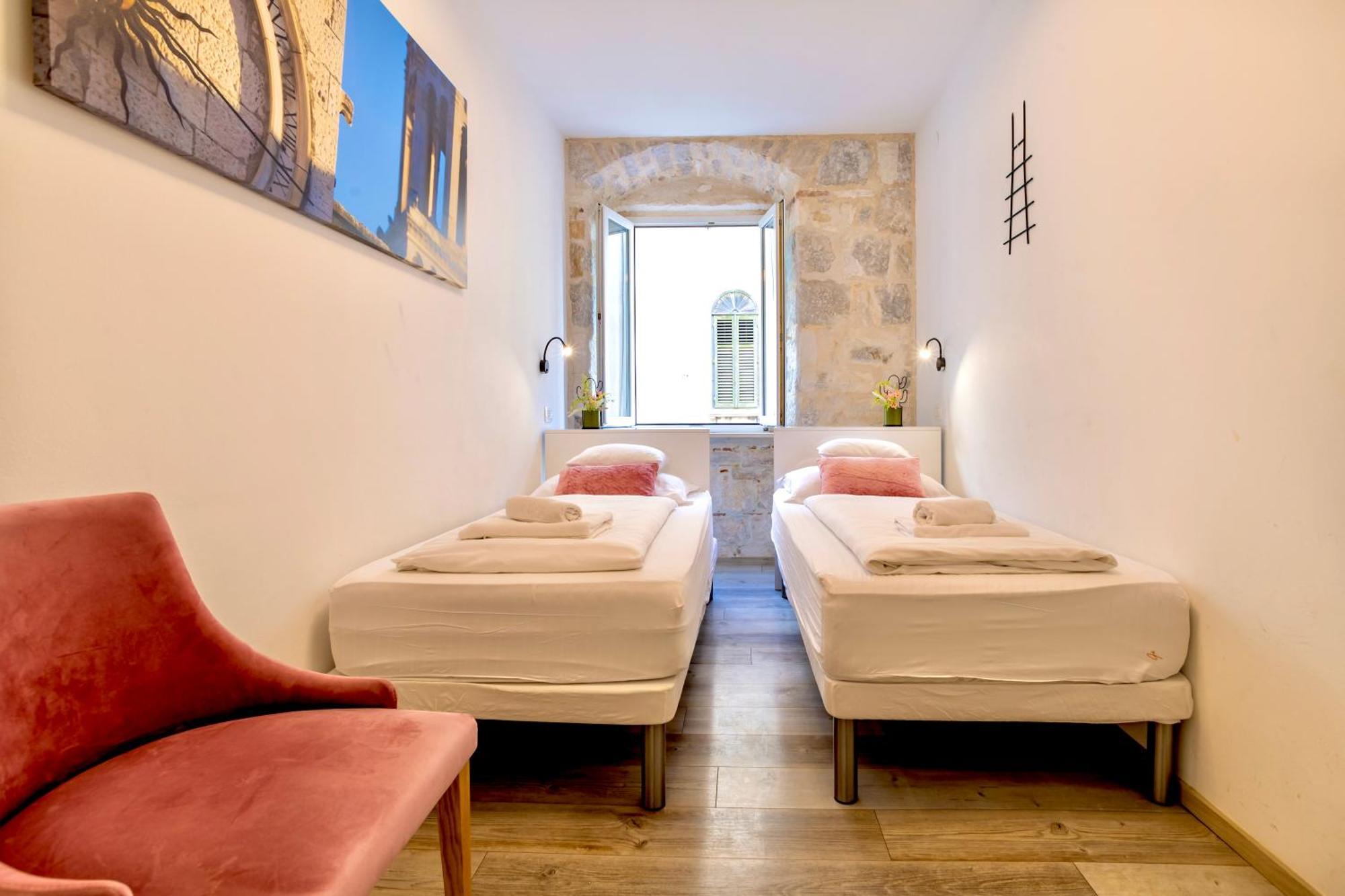 Apartments & Rooms Graso
