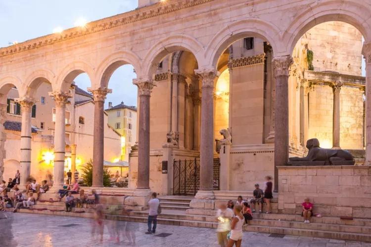 Emperor's Luxury - Unique Unesco Site Apartment Split