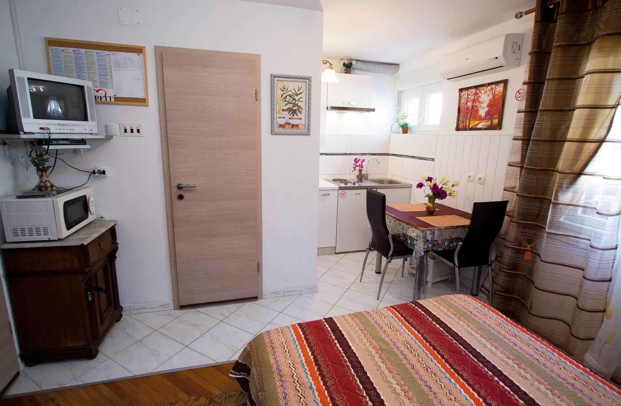 Apartment Apartments Crvena Orhideja *