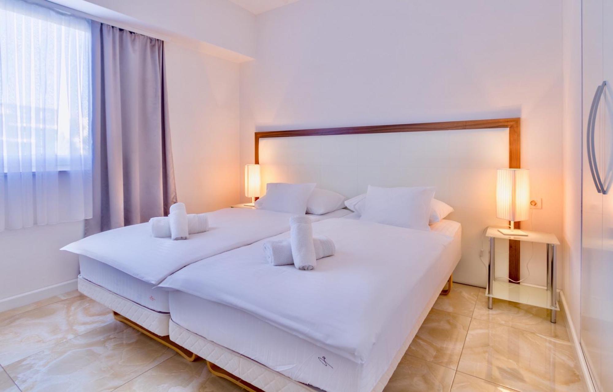 Apartments & Rooms Graso * Split