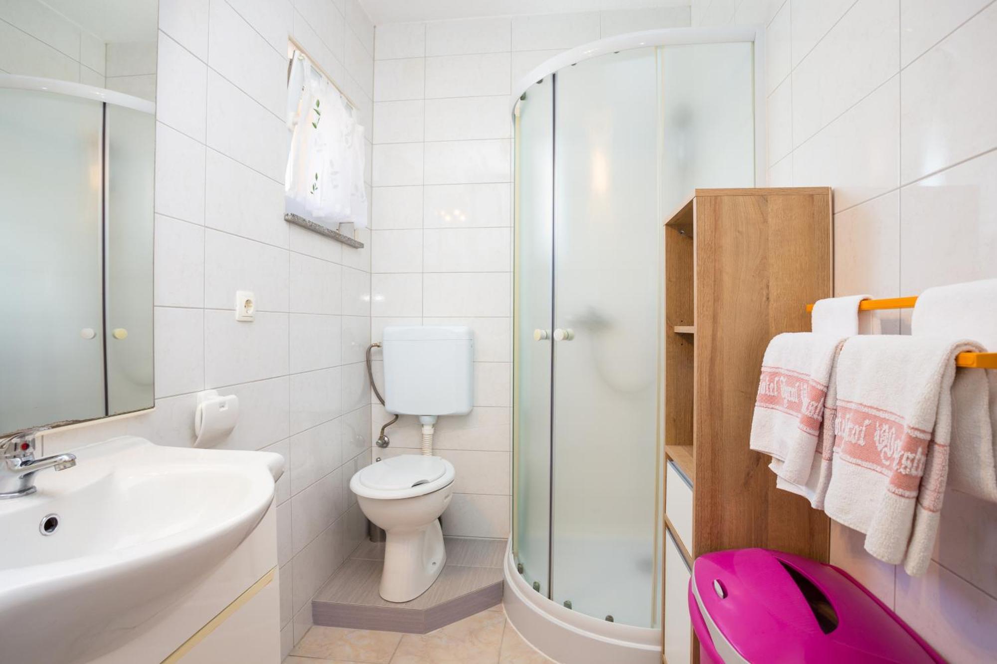 Appartement Family Friendly With A Swimming Pool - 21026 Split
