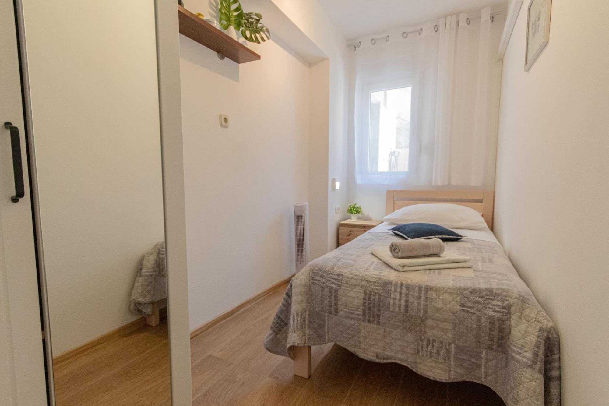 Apartment Marjan Hill 3-br Apt,5 Guests Private Garden Near *