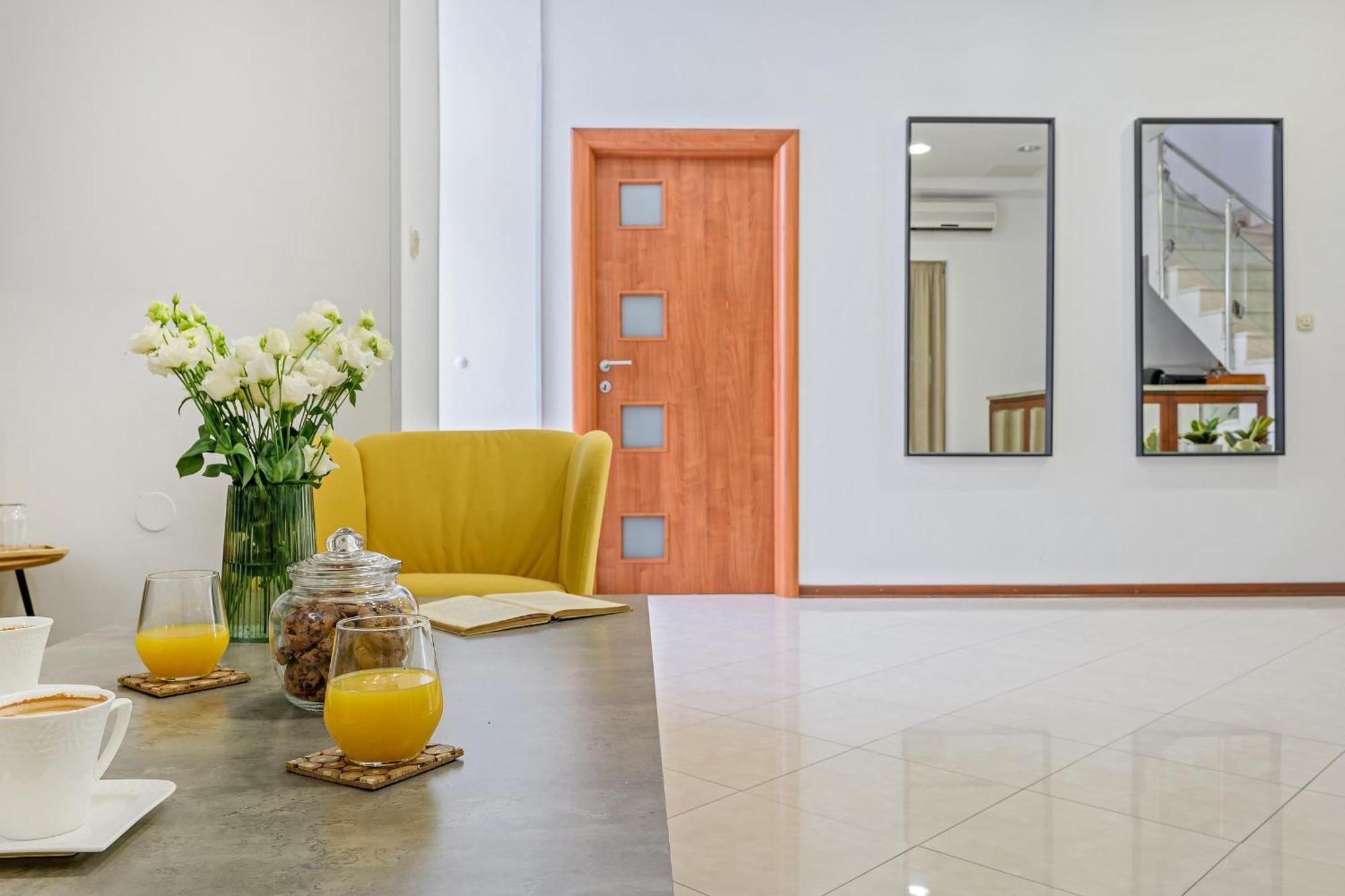 Yellow House With Private Parking Gasthof Split