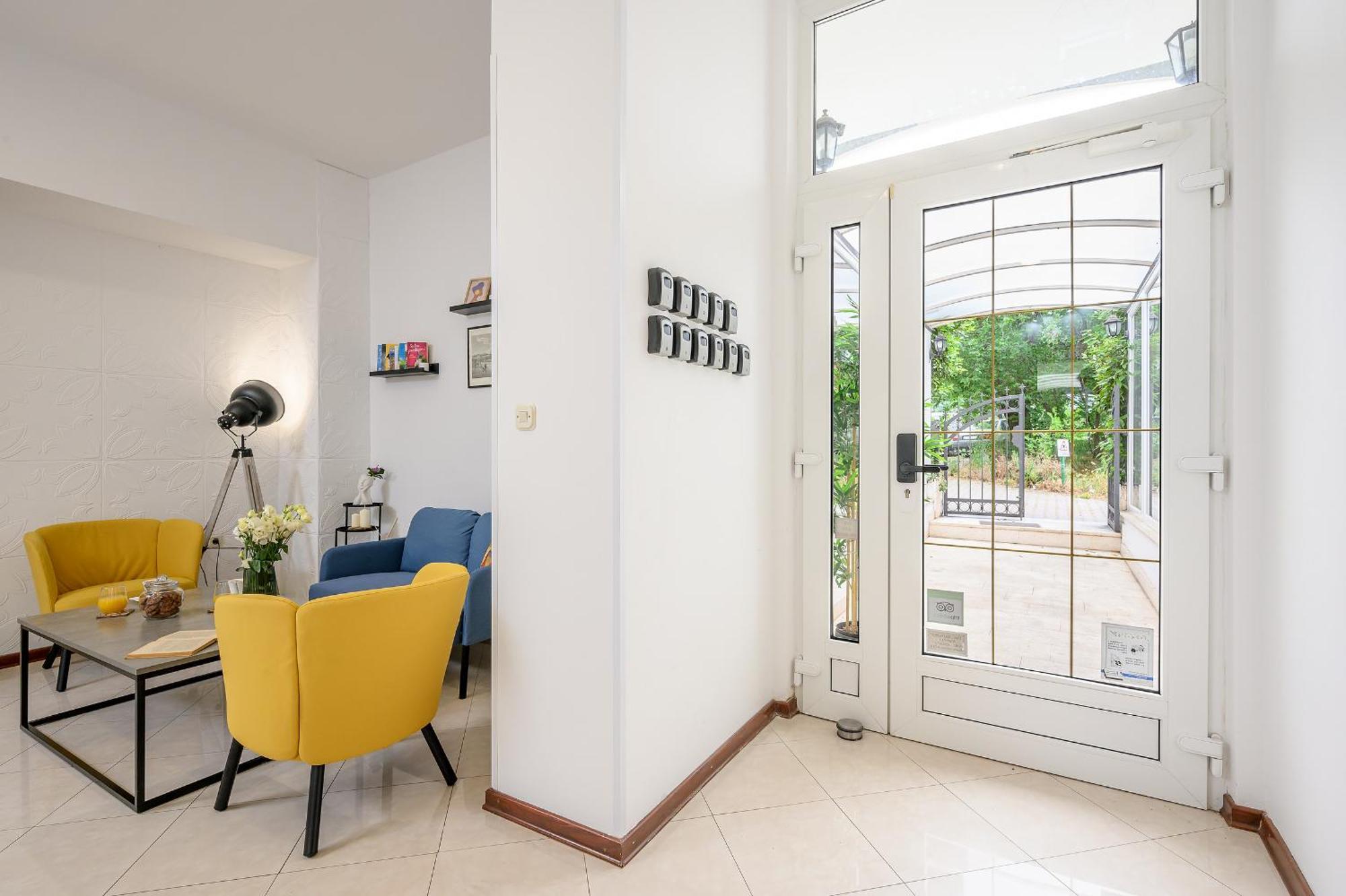 Yellow House With Private Parking Gasthof 4*