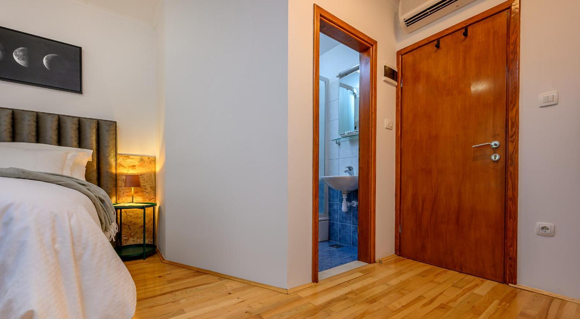 Gasthof Yellow House With Private Parking Split