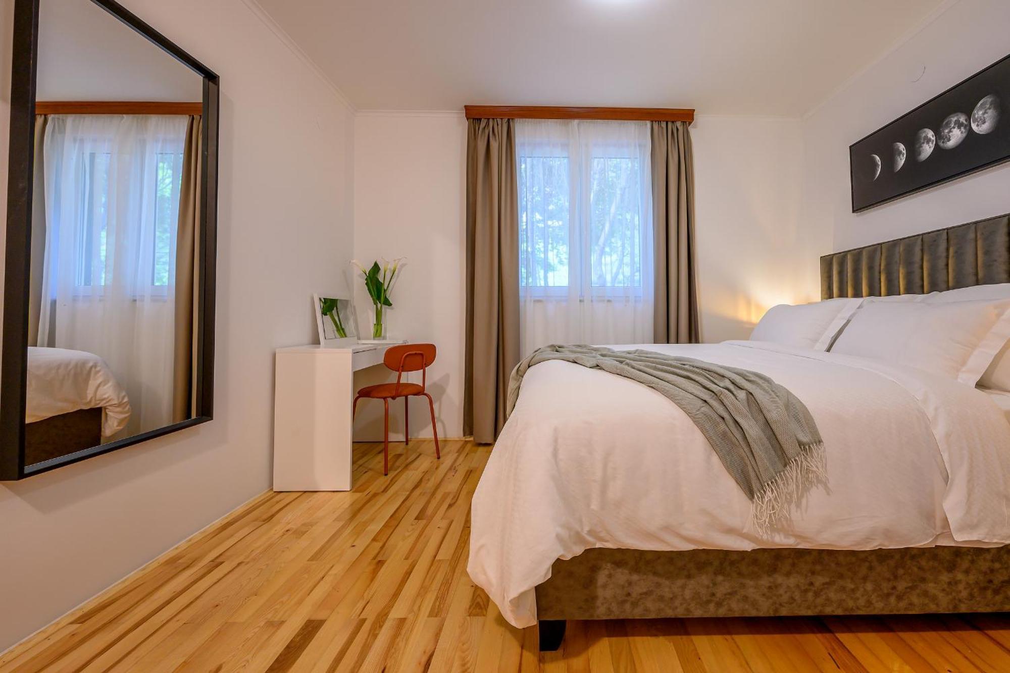 Yellow House With Private Parking 4* Split