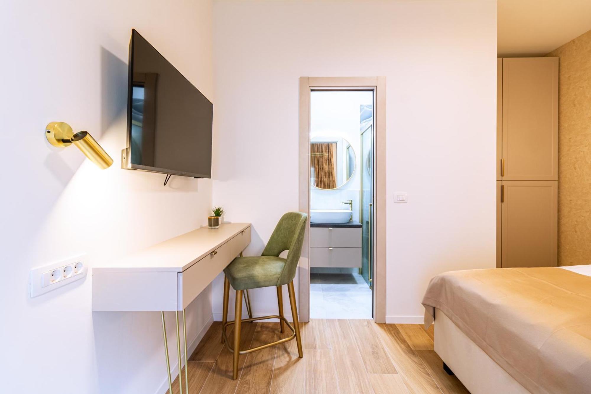 Luxury 2 Bedroom-2 Bathroom & App With Rooftop Terrace Apartment Split