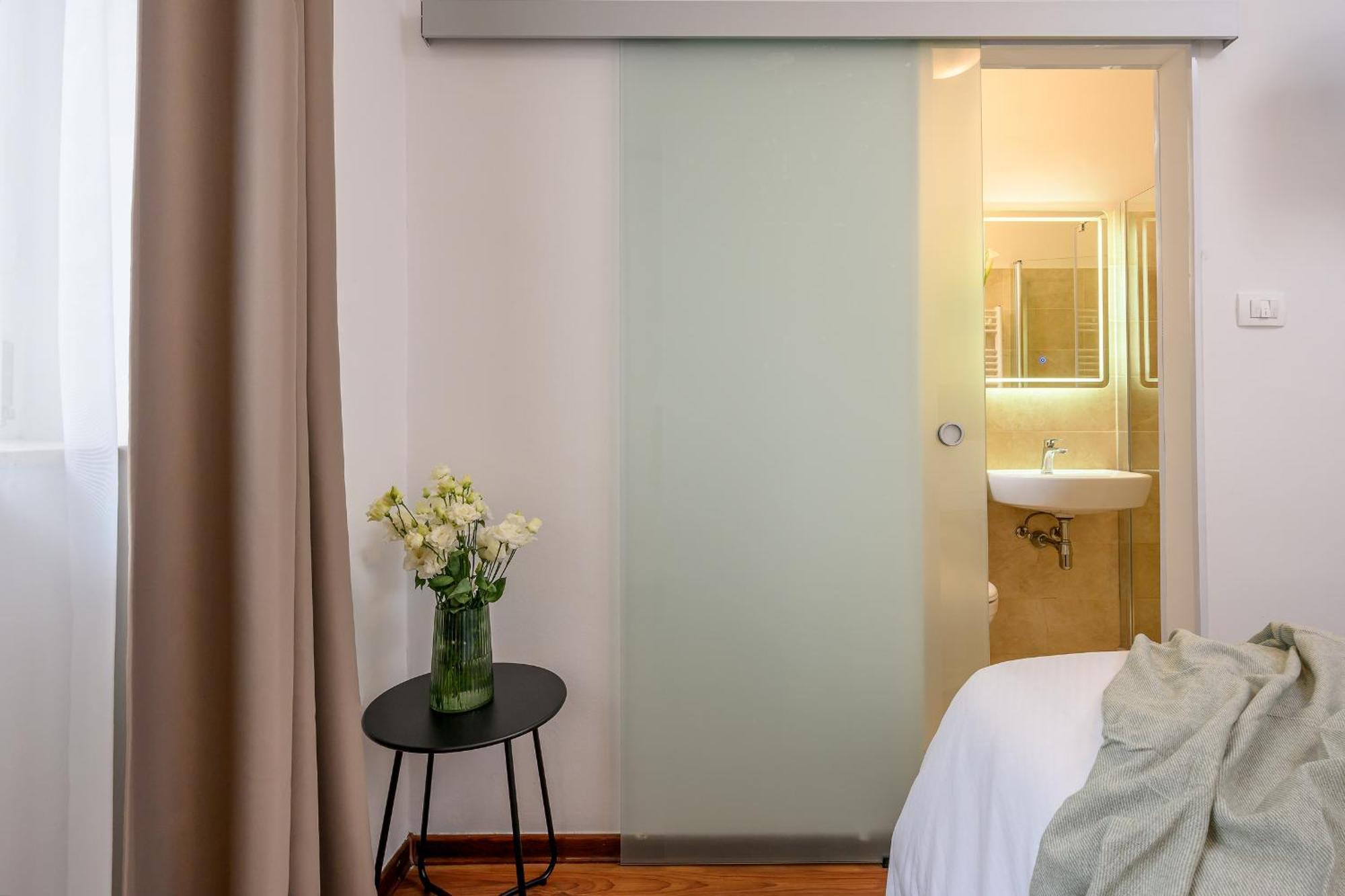 Yellow House With Private Parking Gasthof 4*