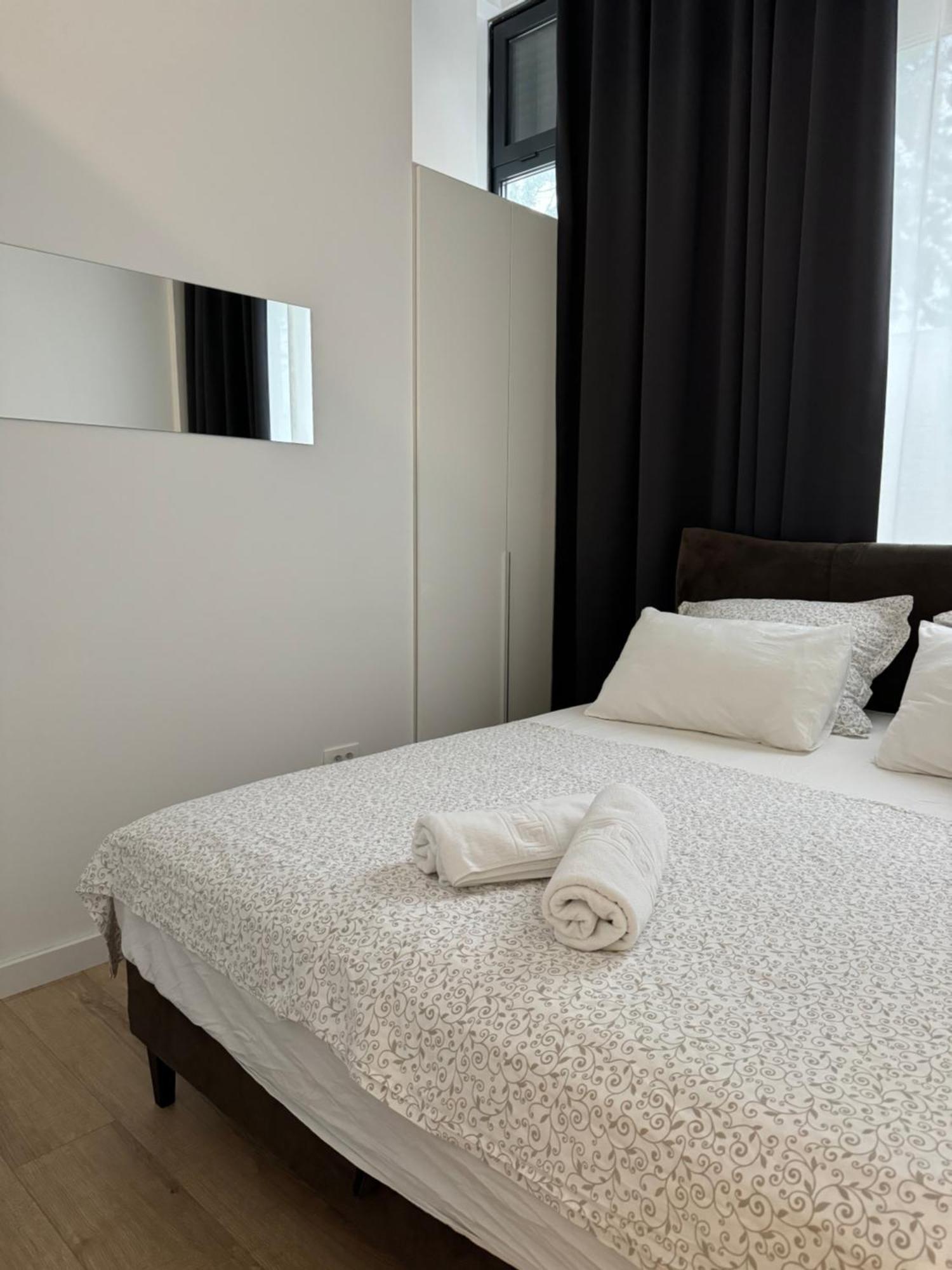 Two Bedroom N * Split