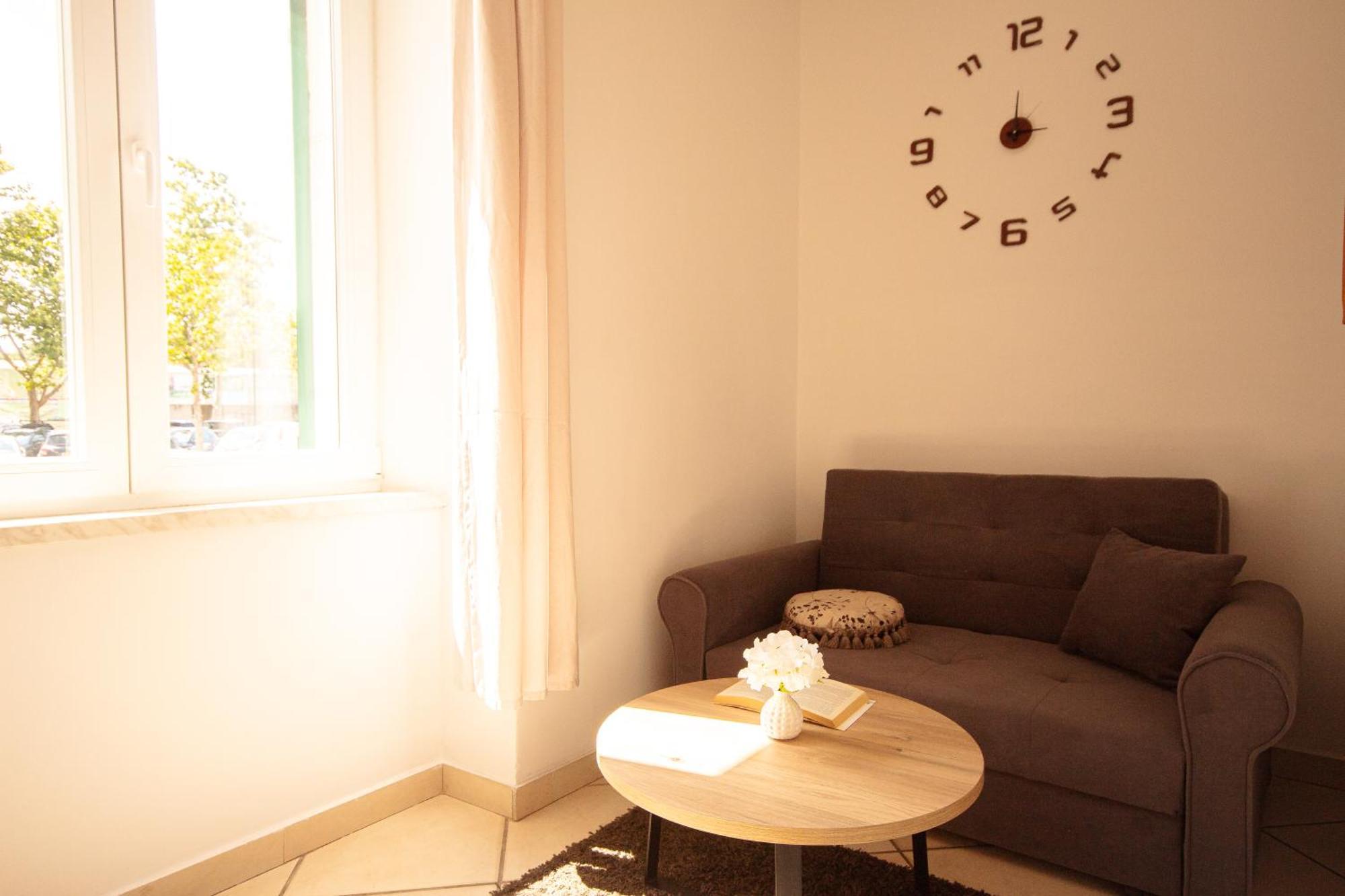 Tres Jolie Near Theatre & Apartman *