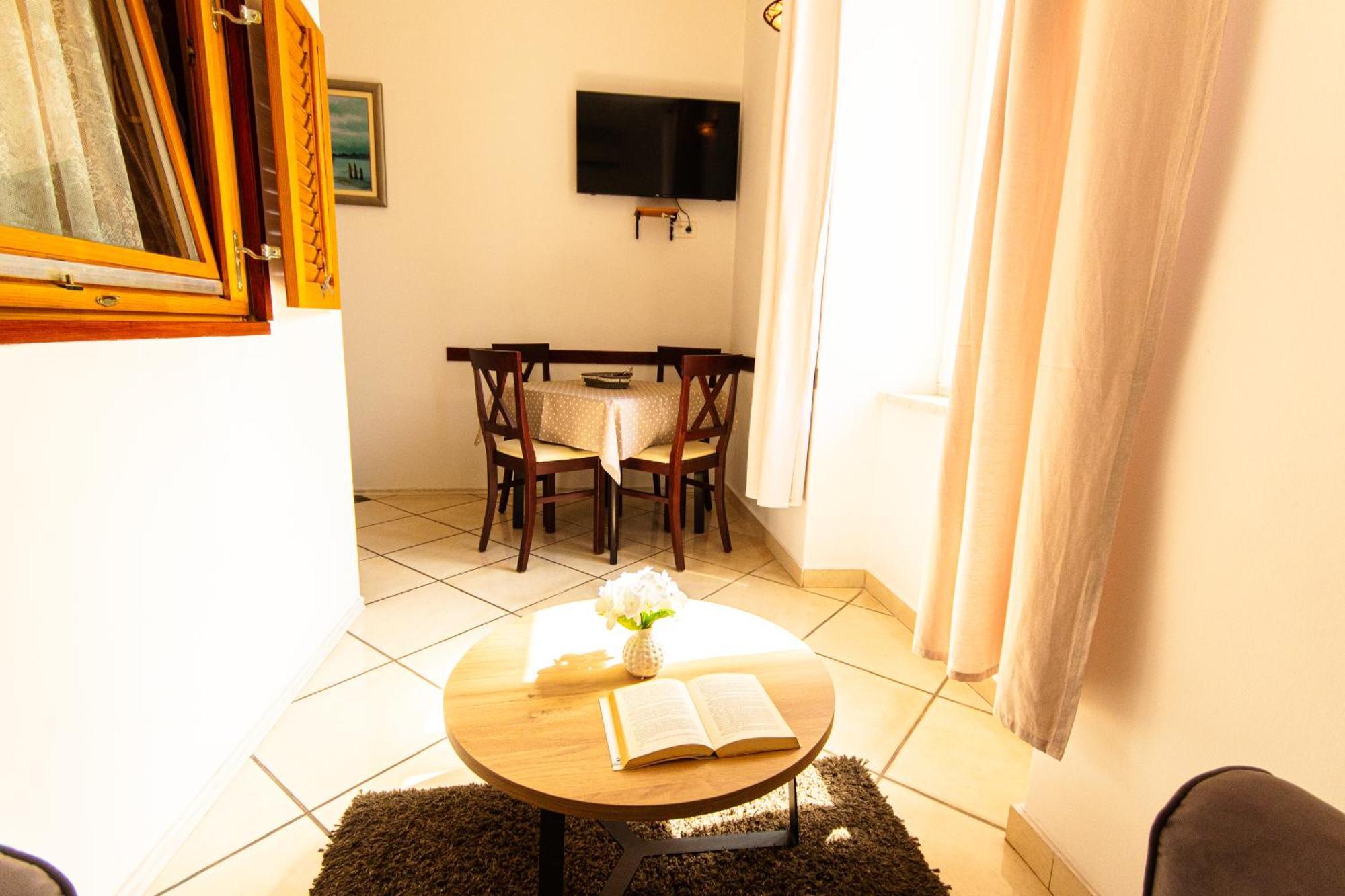 Apartman Tres Jolie Near Theatre & *