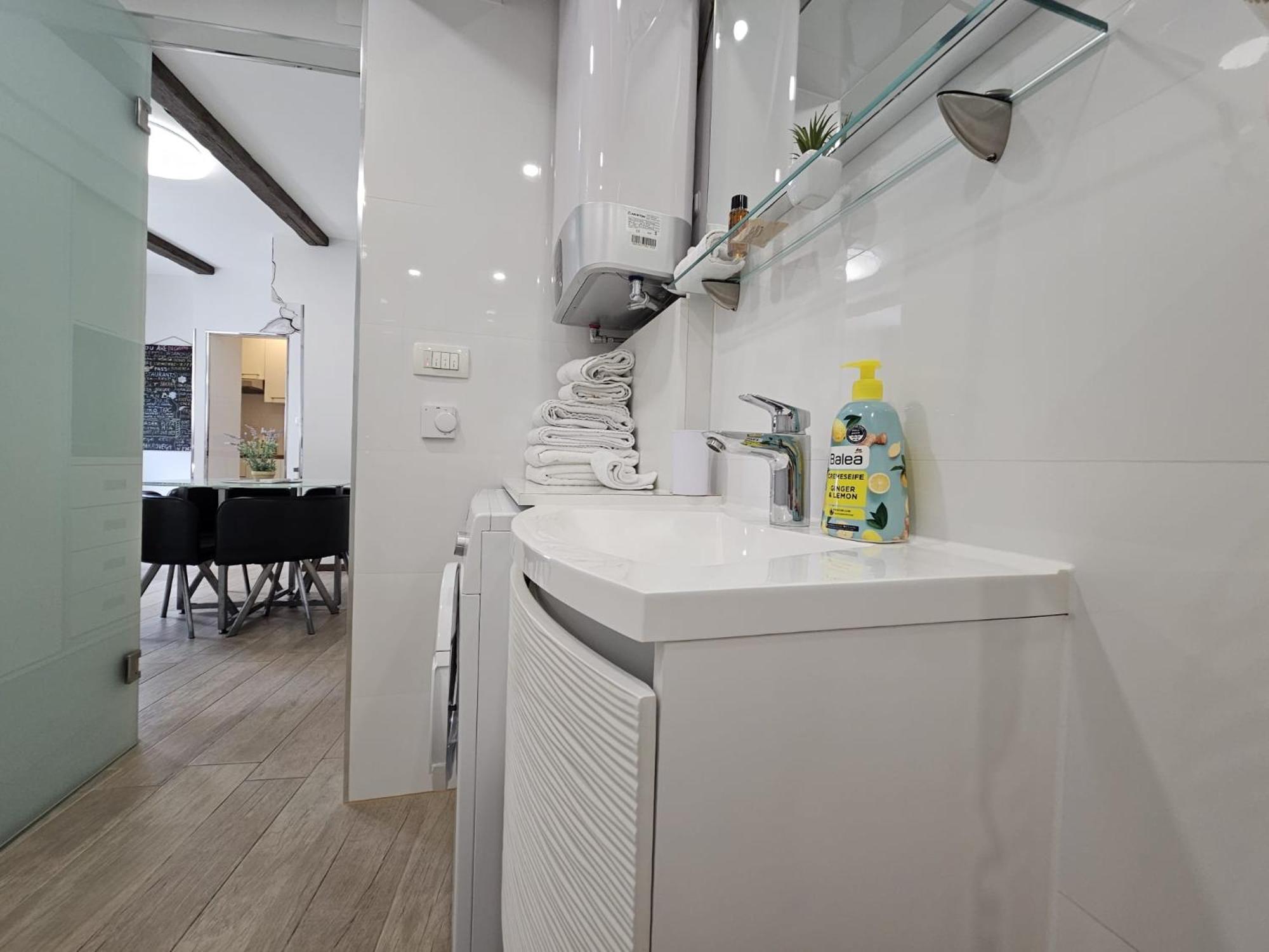 Cherry - Old Town Apartment *