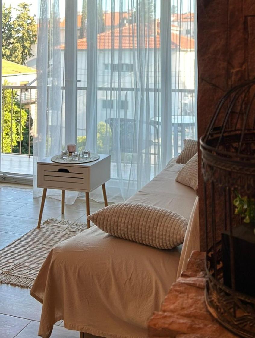 Amber Apartment Split