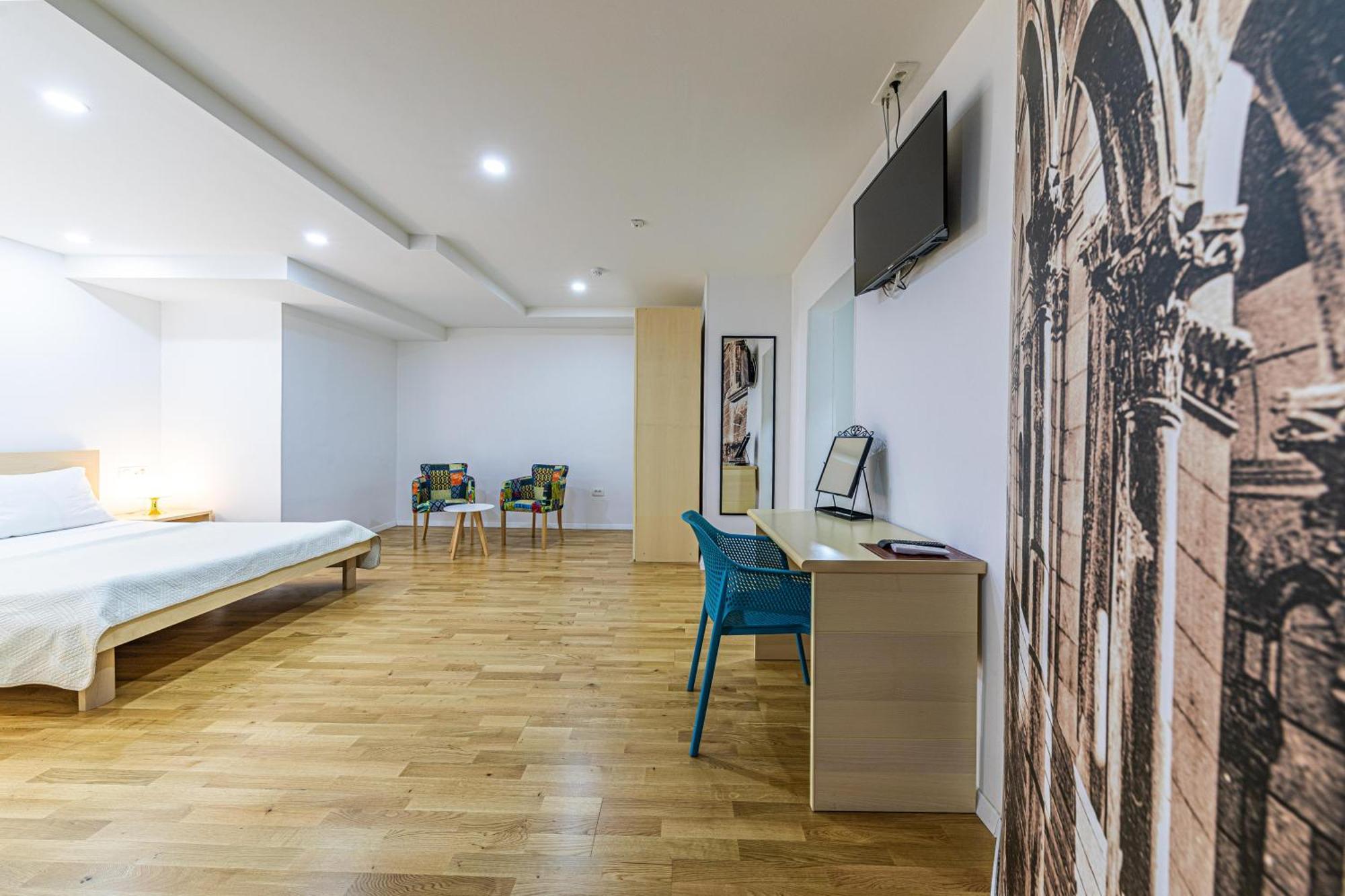 Split City Rooms Guest house