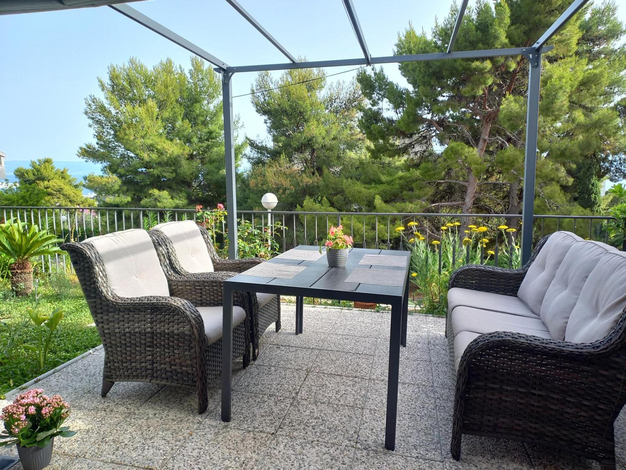Unique With Garden And Sea View Apartment Split