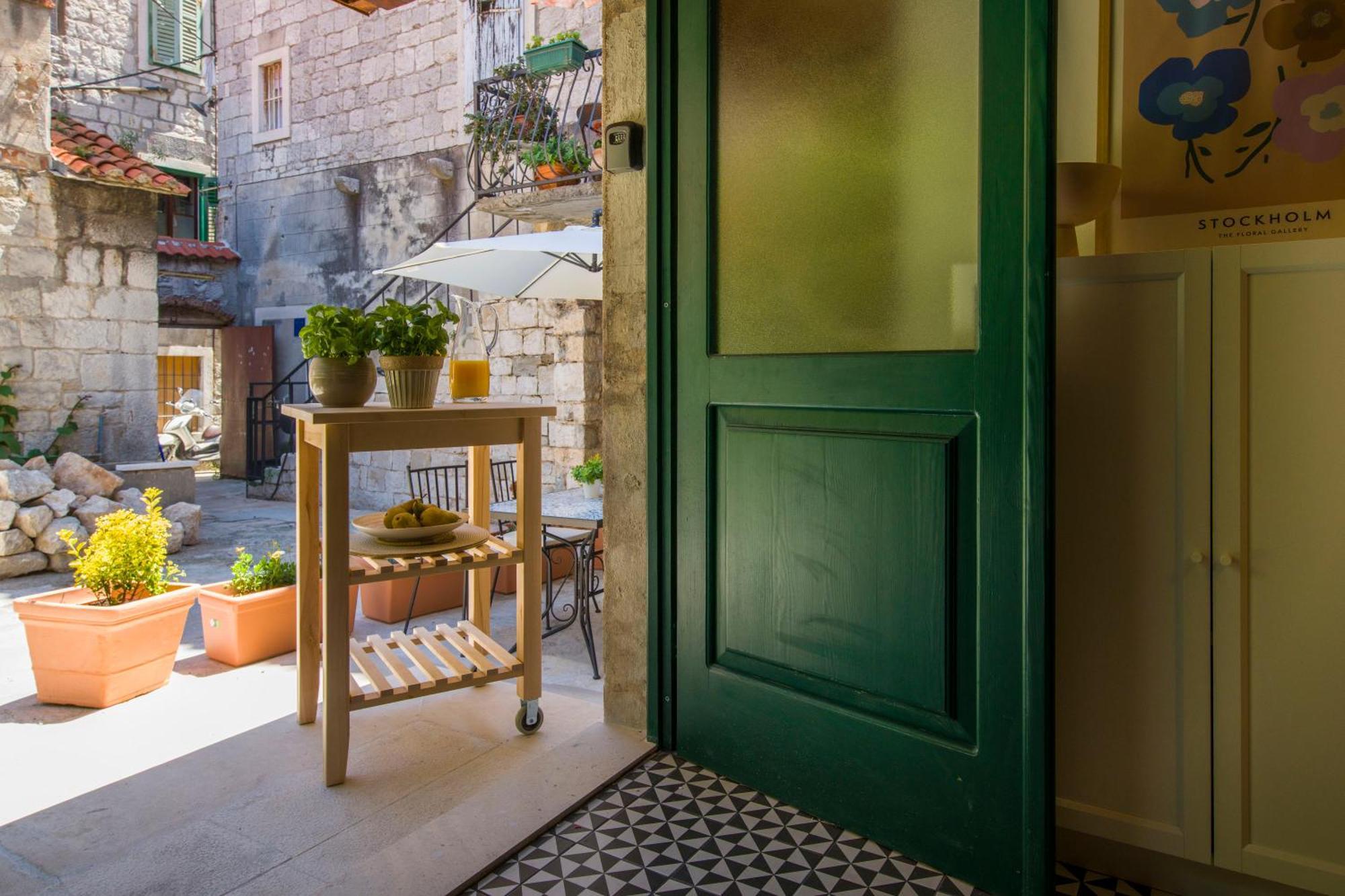 Kokolo Town House Split