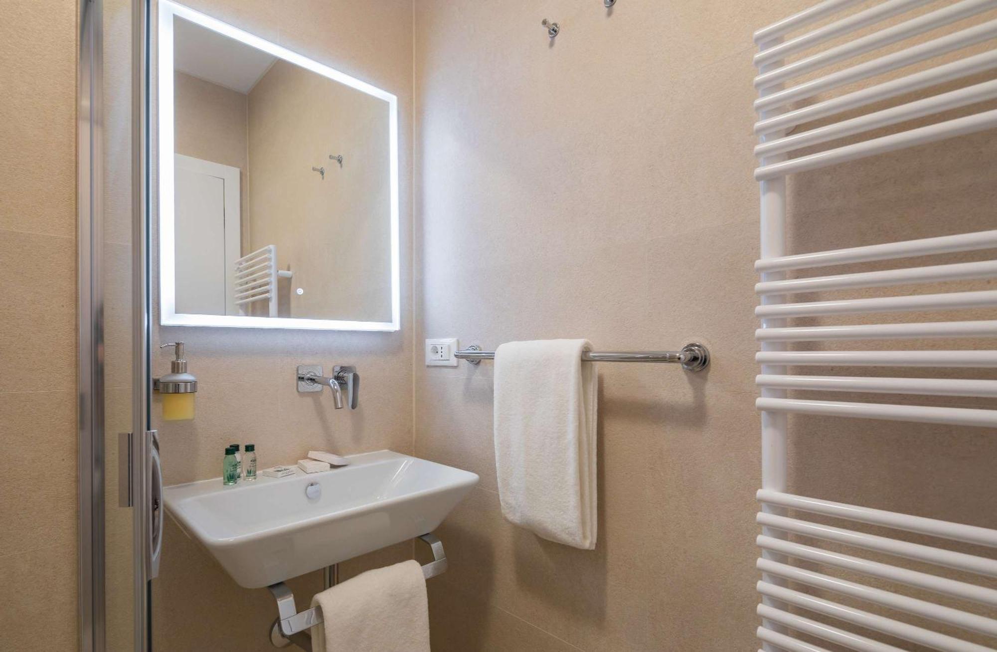 Mediterra 4*