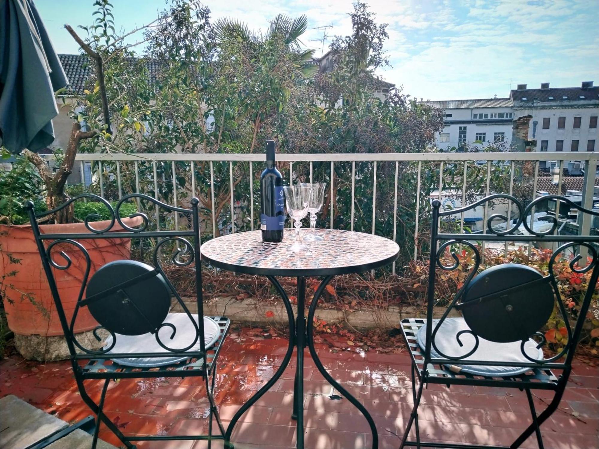 Sunny Terrace *