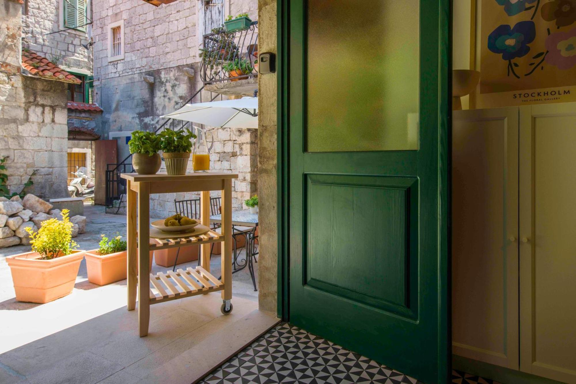 Kokolo Town House Split