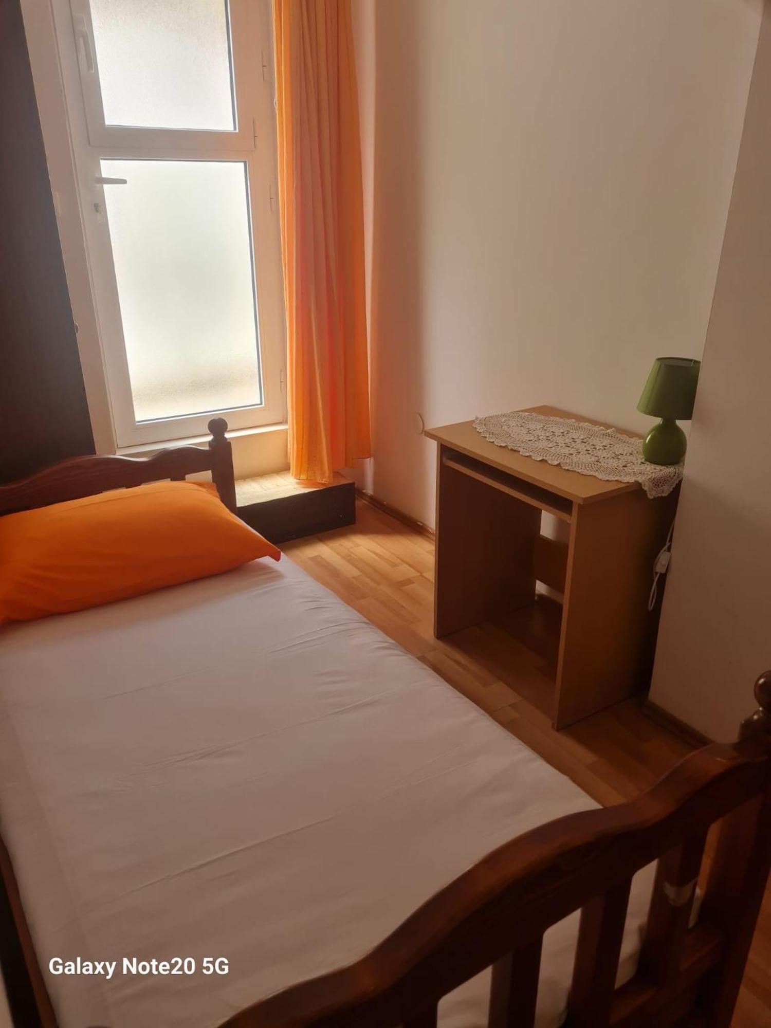 Marjan Park, Peaceful Family Place, Free Parking, 2 Minute From Beach Apartment *