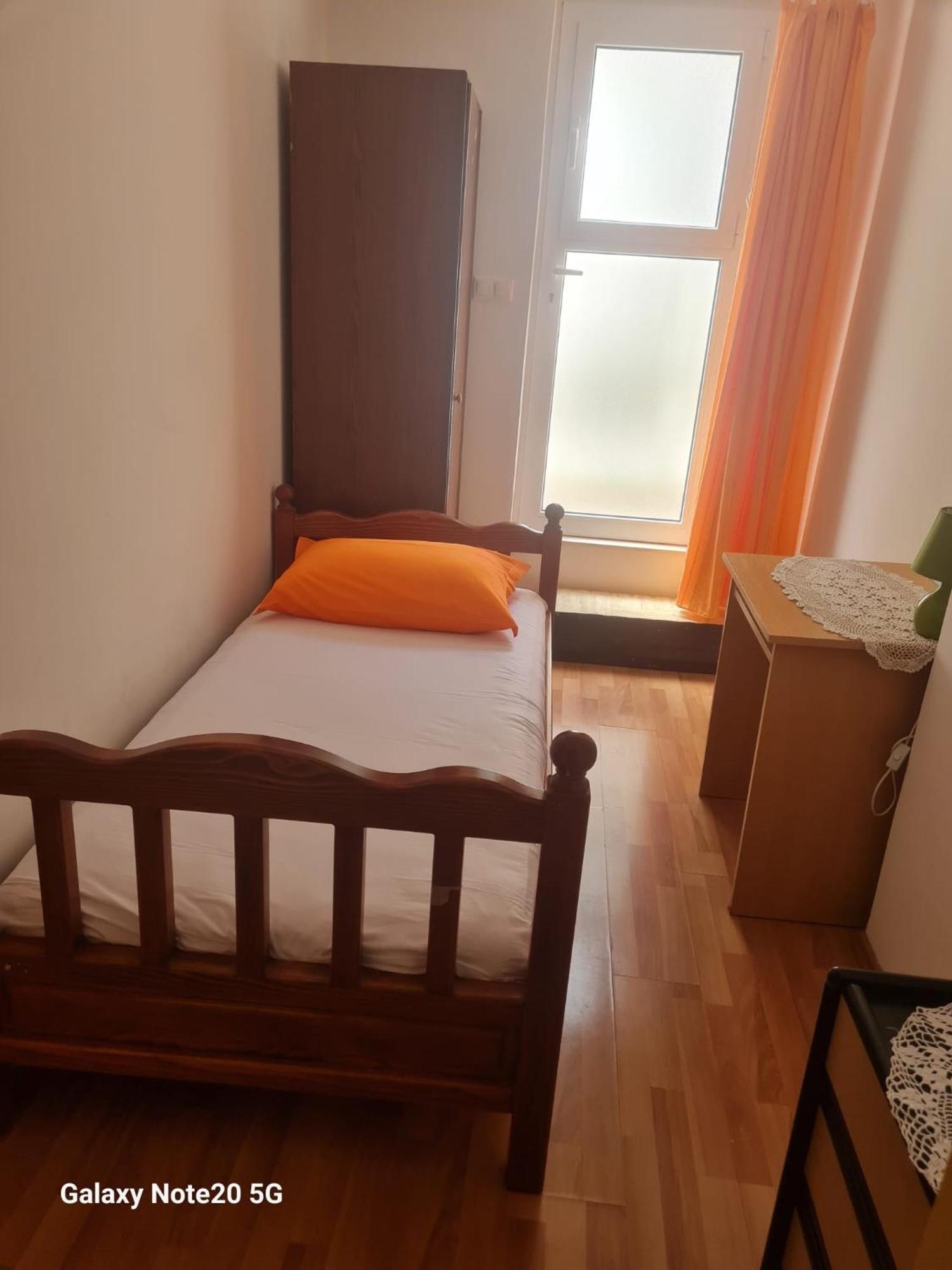 Marjan Park, Peaceful Family Place, Free Parking, 2 Minute From Beach Apartment Split