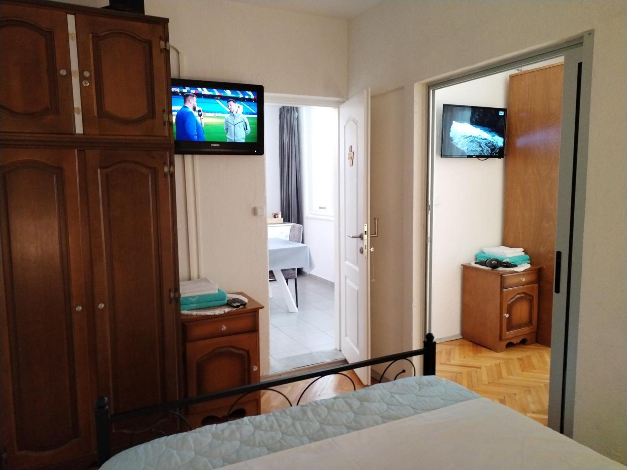 Suzana 2br With Balcony Apartment