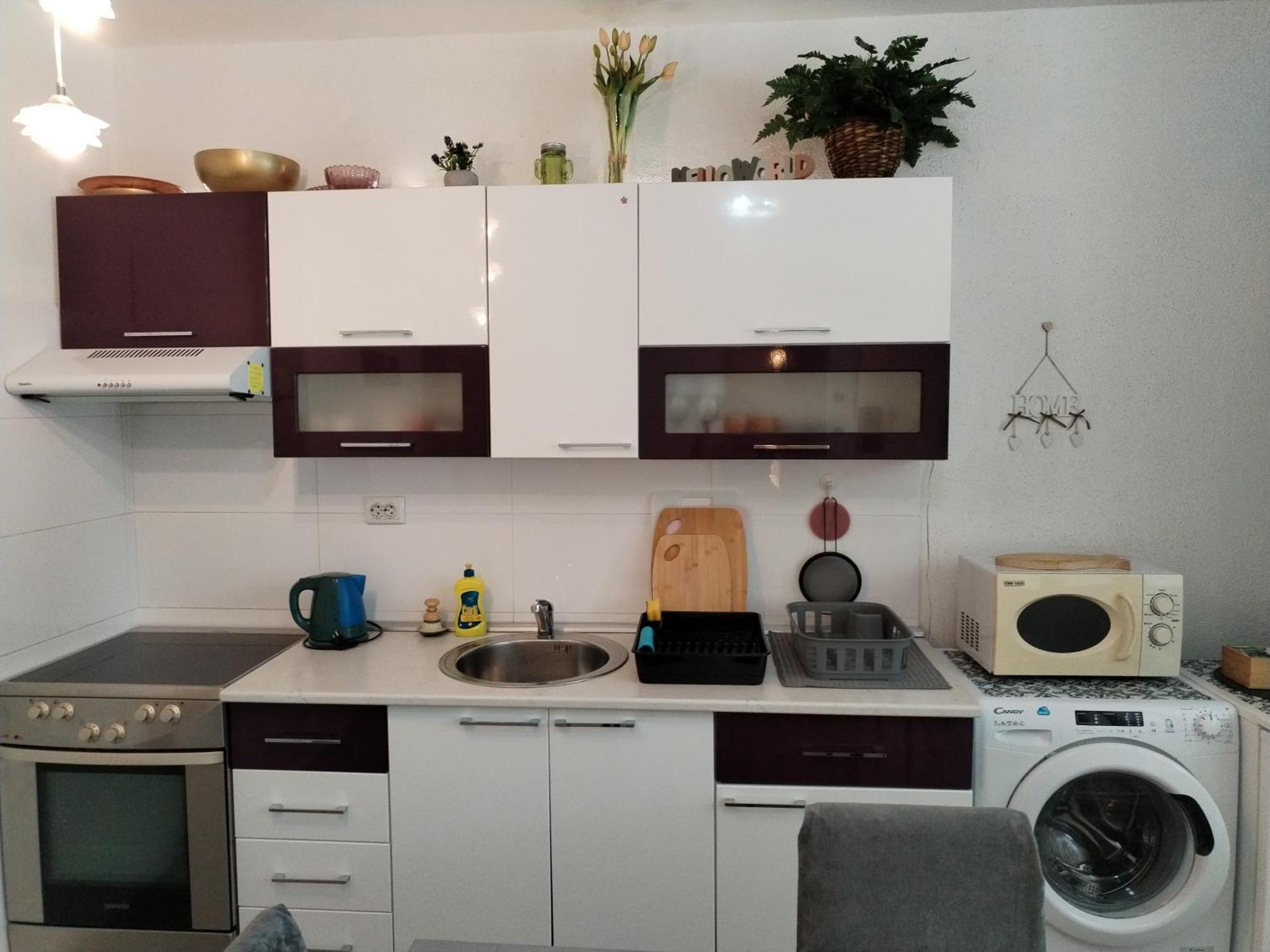 Suzana 2br With Balcony Apartment