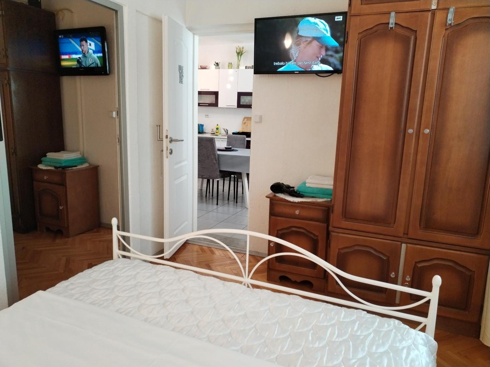 Suzana 2br With Balcony Apartment