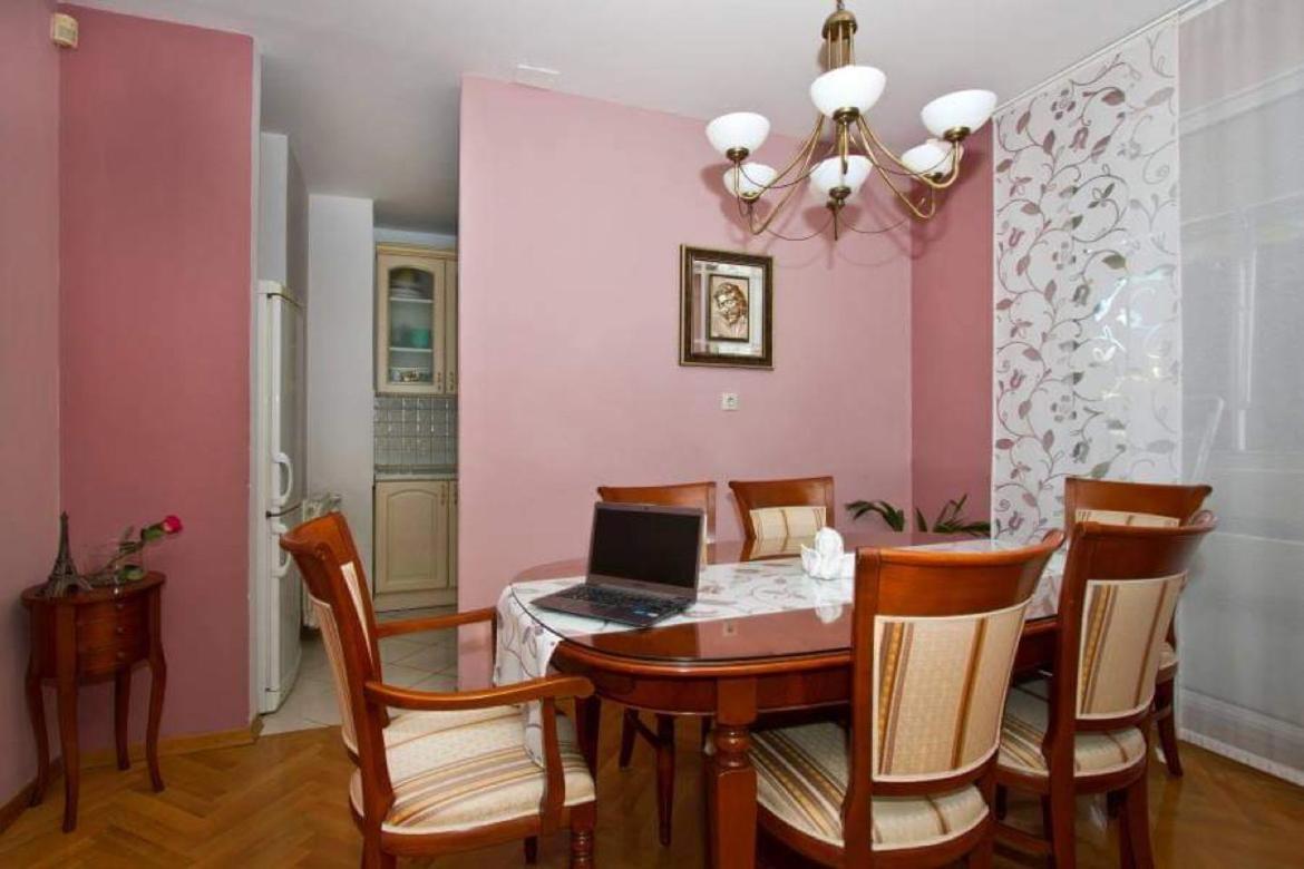 Spacious Three-bedroom With Balconies Apartment *