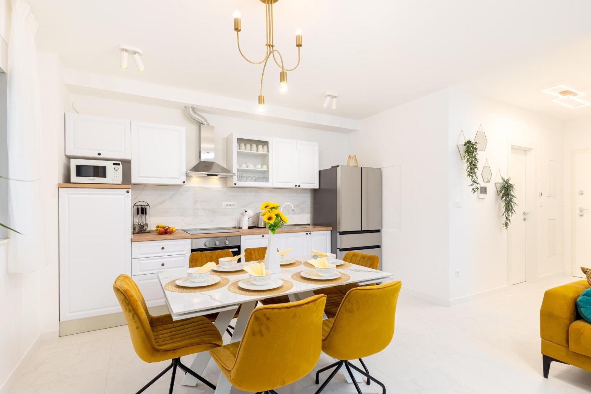 Golden Smile Apartment *