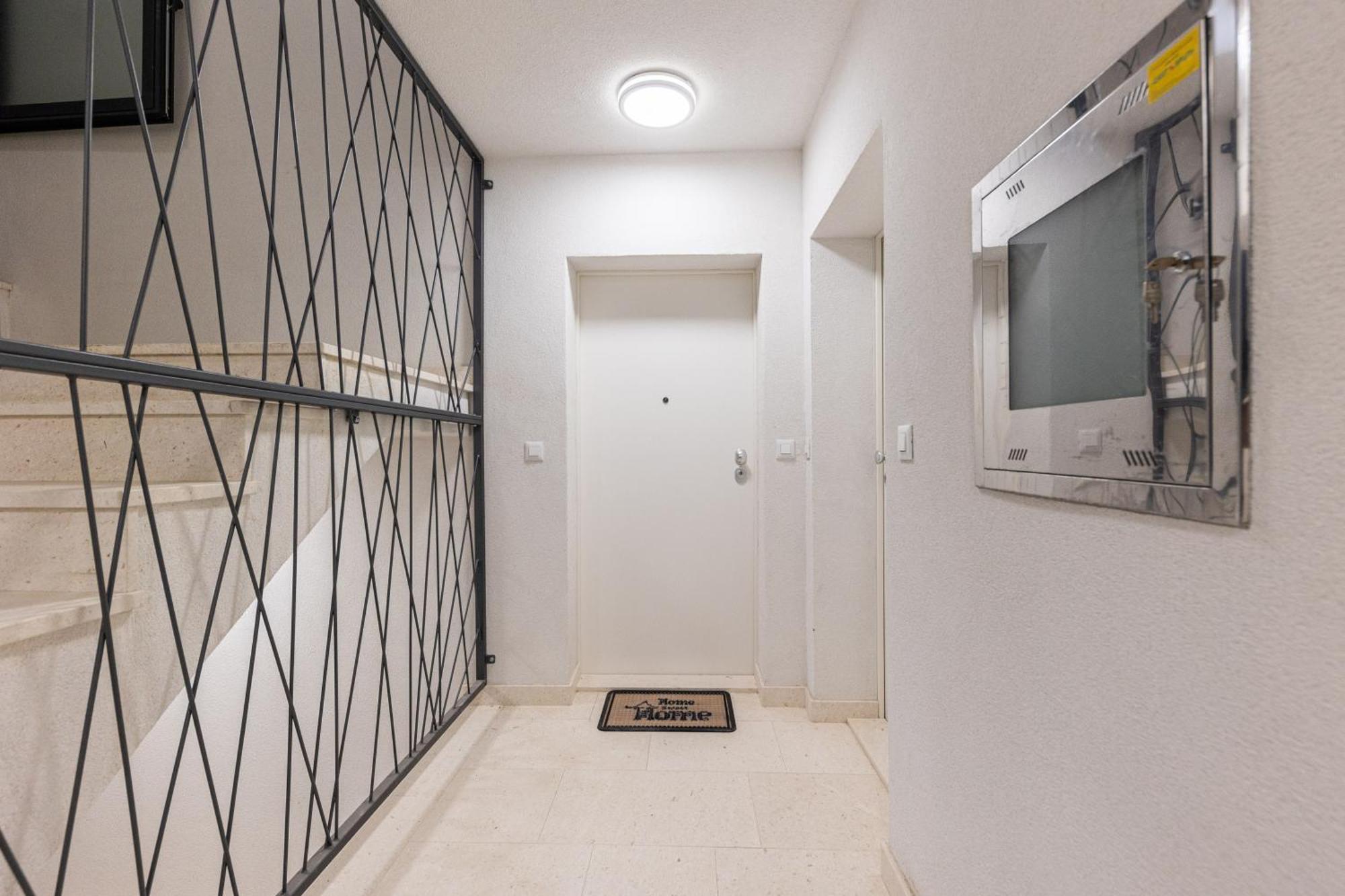 Golden Smile Apartment
