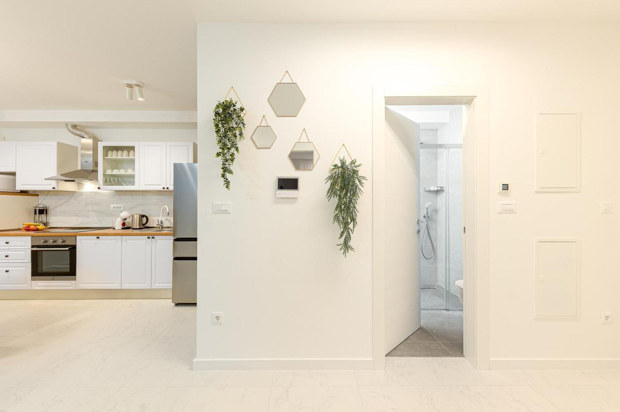 Golden Smile Apartment *
