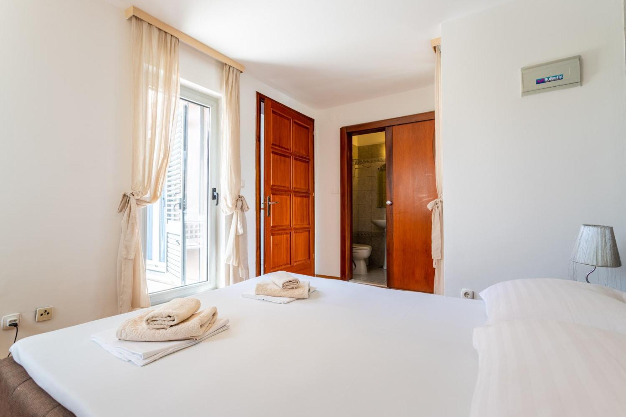 Violeta With The Sea View, 3 Min Walk To The * Split