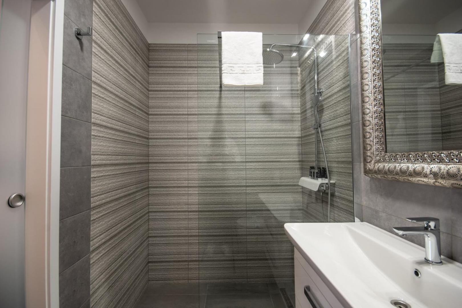 Center Luxury 3 4*