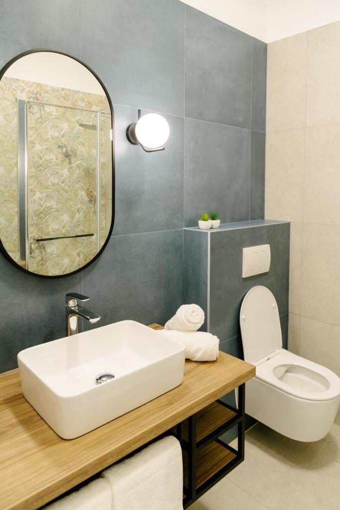 For 2 Apartment Split