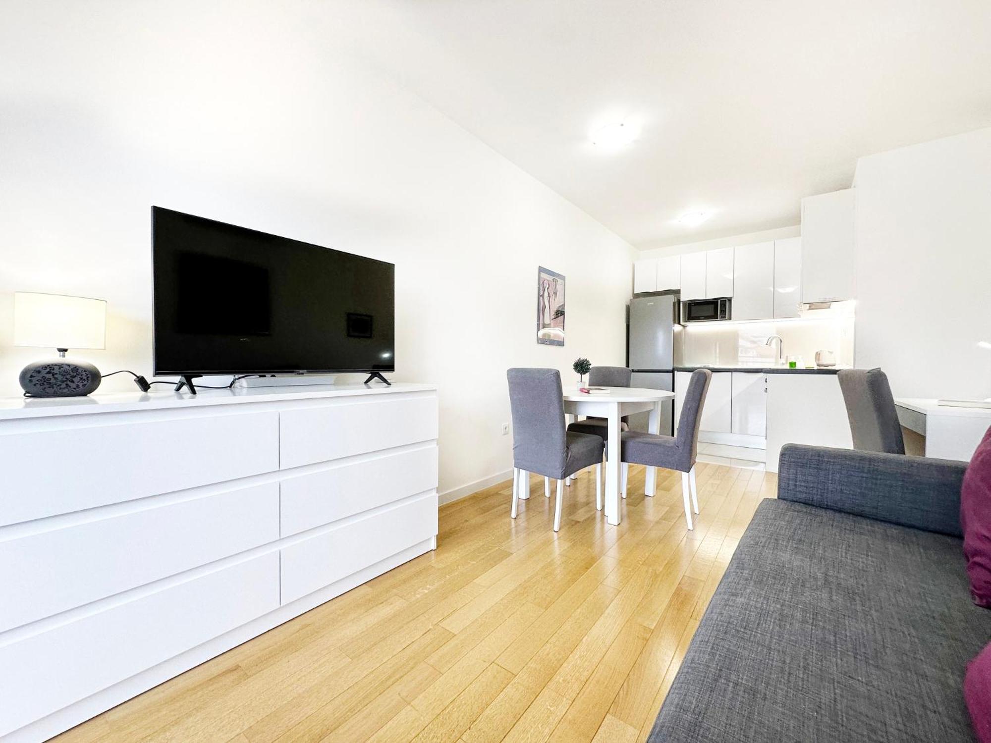 S'akvarel 2 & 3 - Private Garage Apartman *