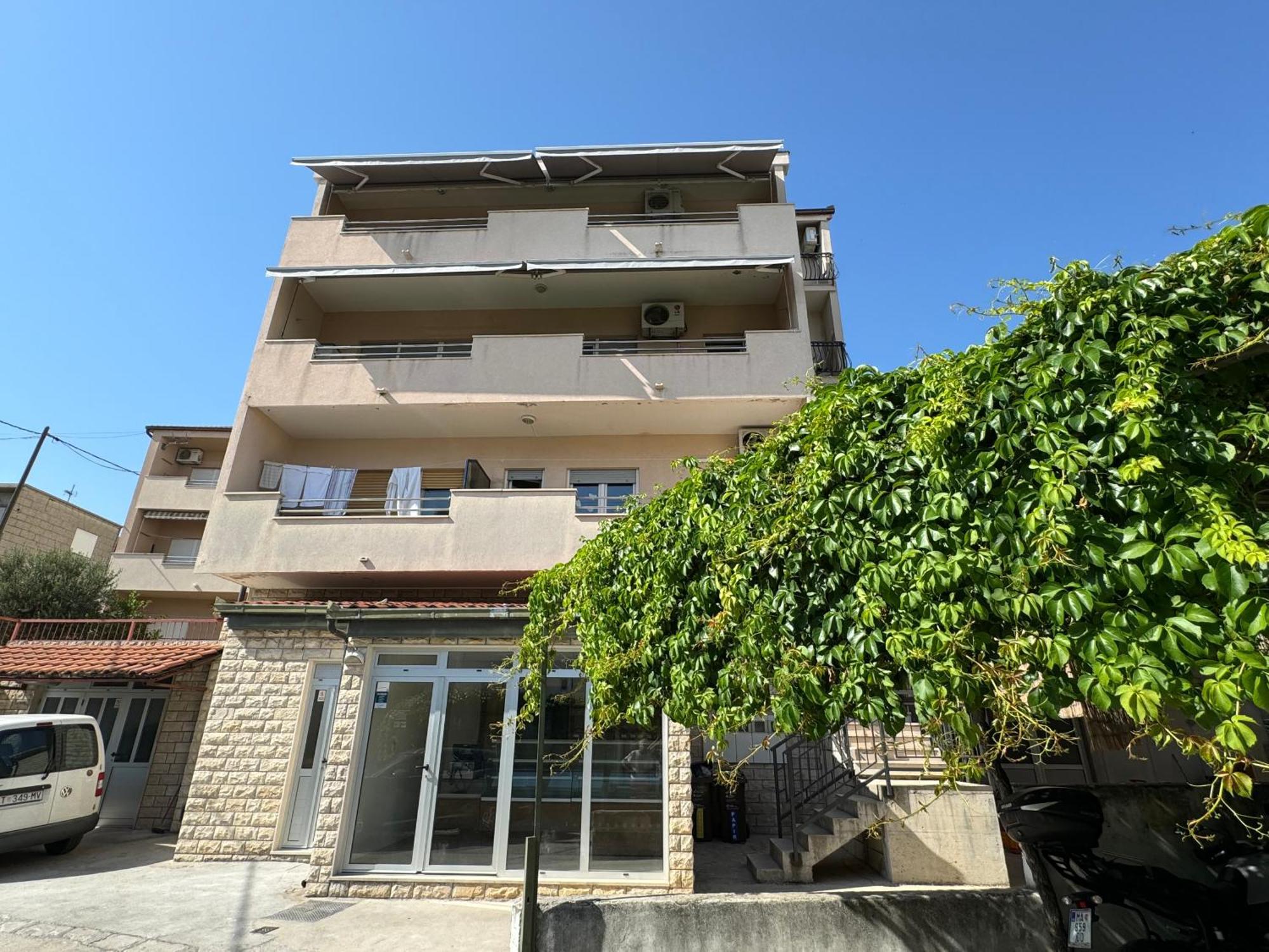 Attractive High Quality Friendly Apartment Split