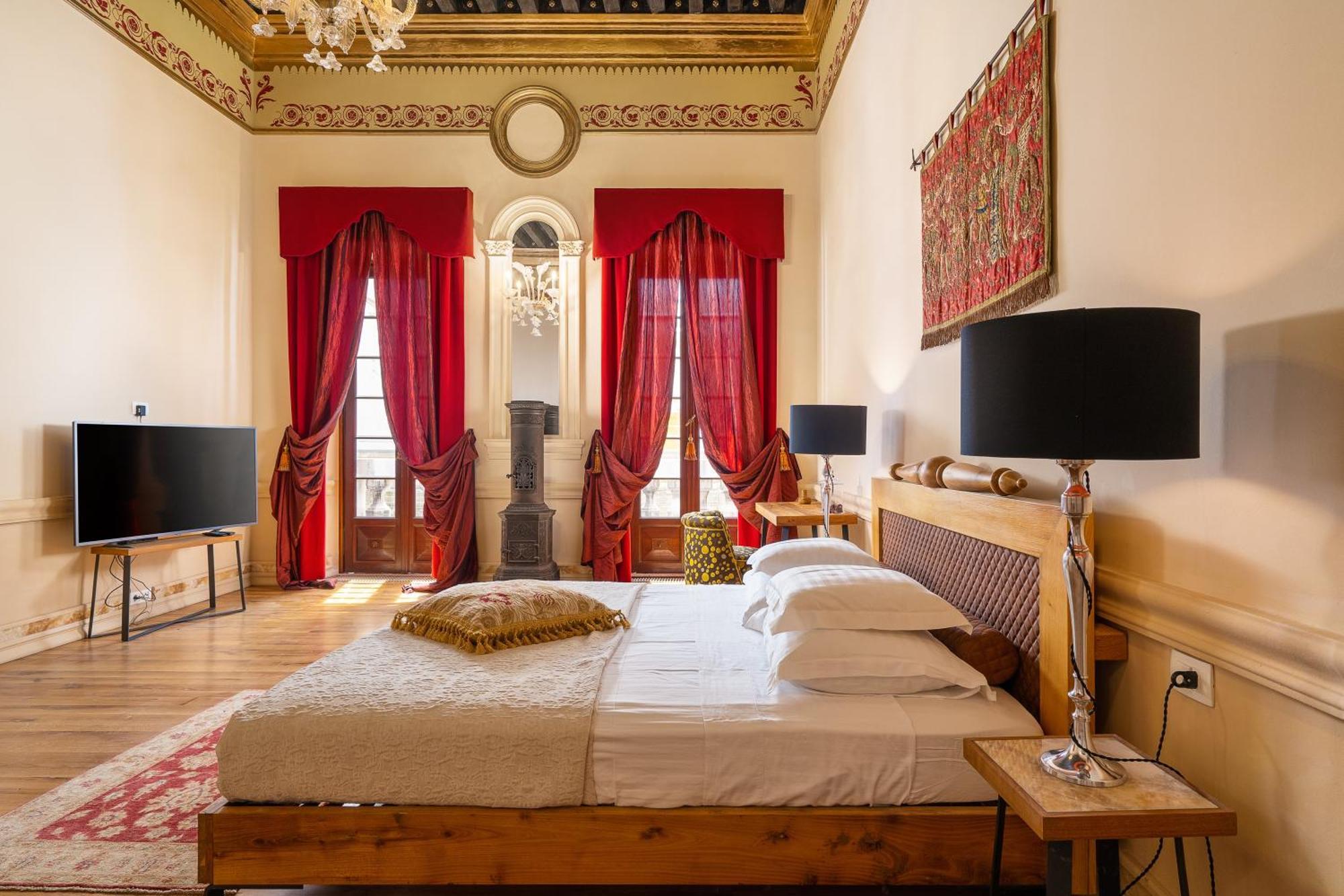 Luxe Collection @ Centre Old Town Apartment *
