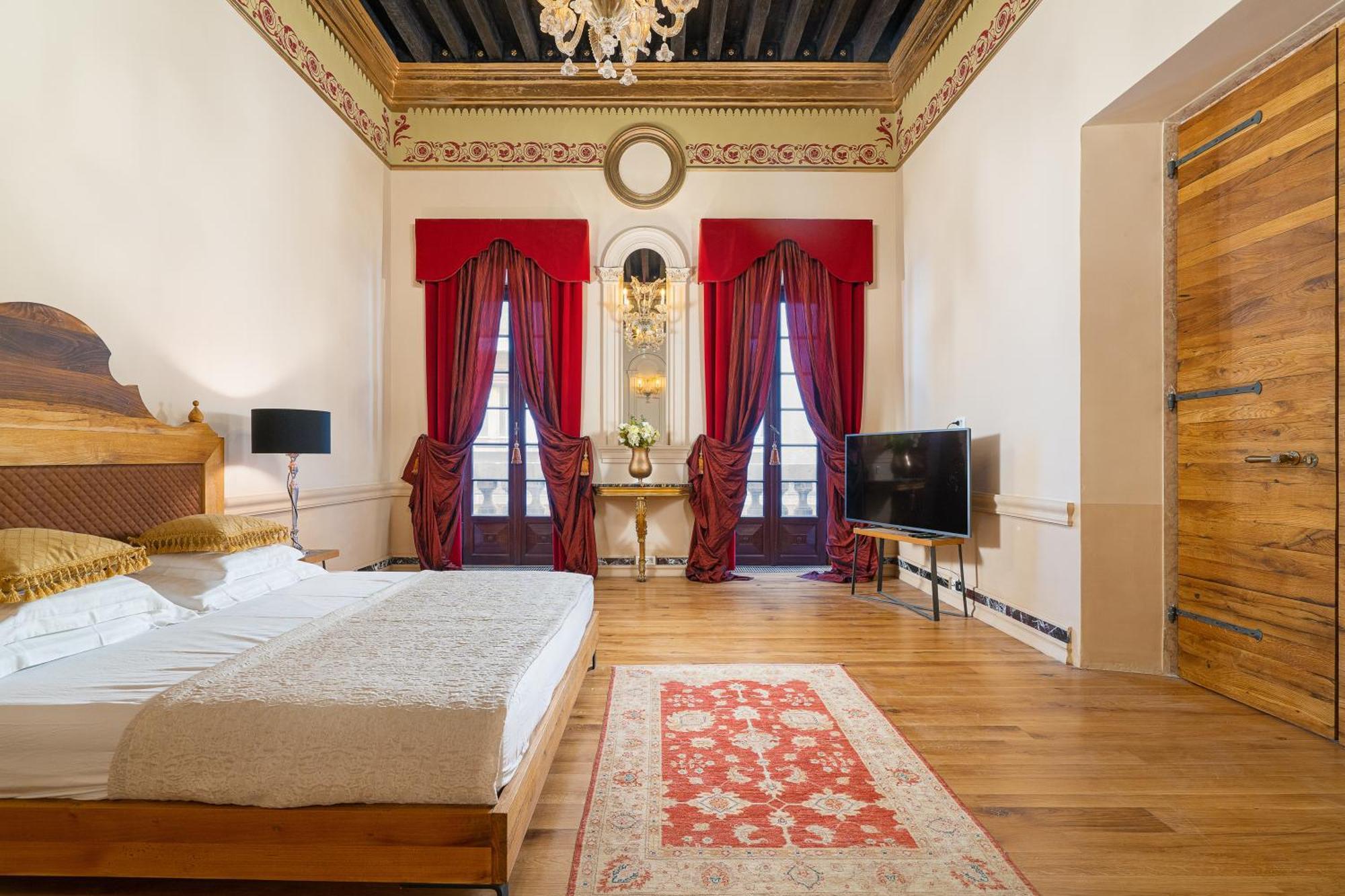 Luxe Collection @ Centre Old Town Apartment *