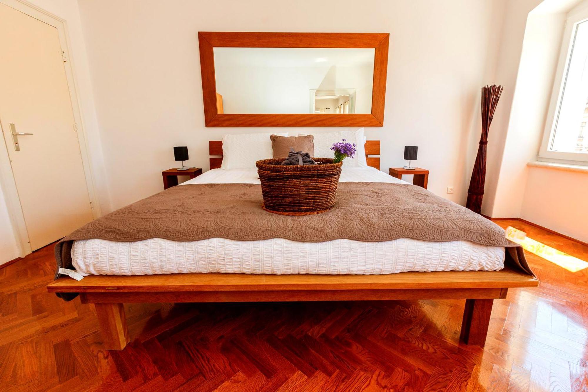 Luxe Collection @ Centre Old Town Apartment *